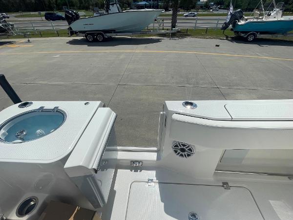 2023 Robalo R270 boat deck with livewell and seating area.
