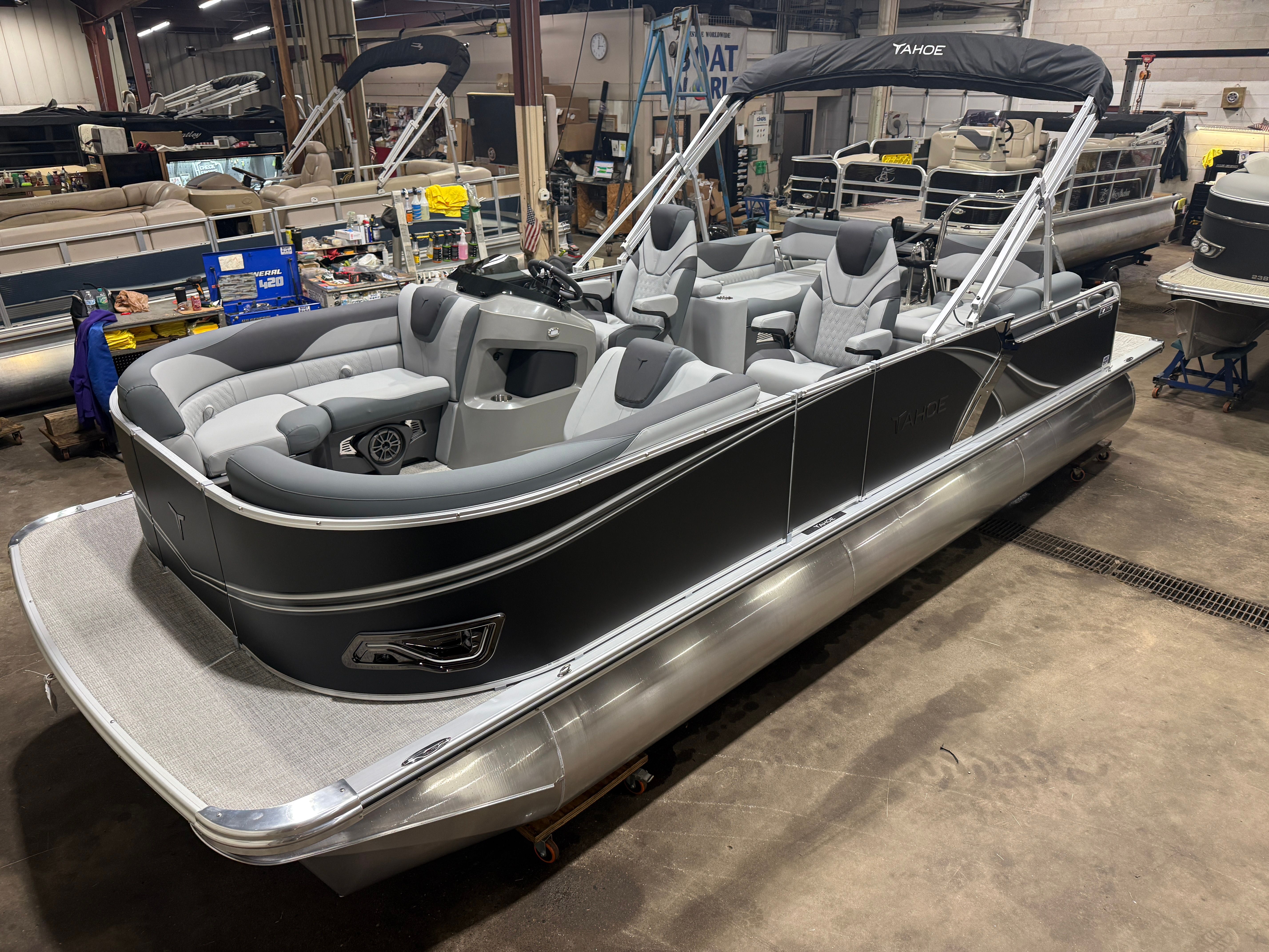 2026 Tahoe LTZ 300HP QLS 2385 Quad Lounge Shift Tritoon