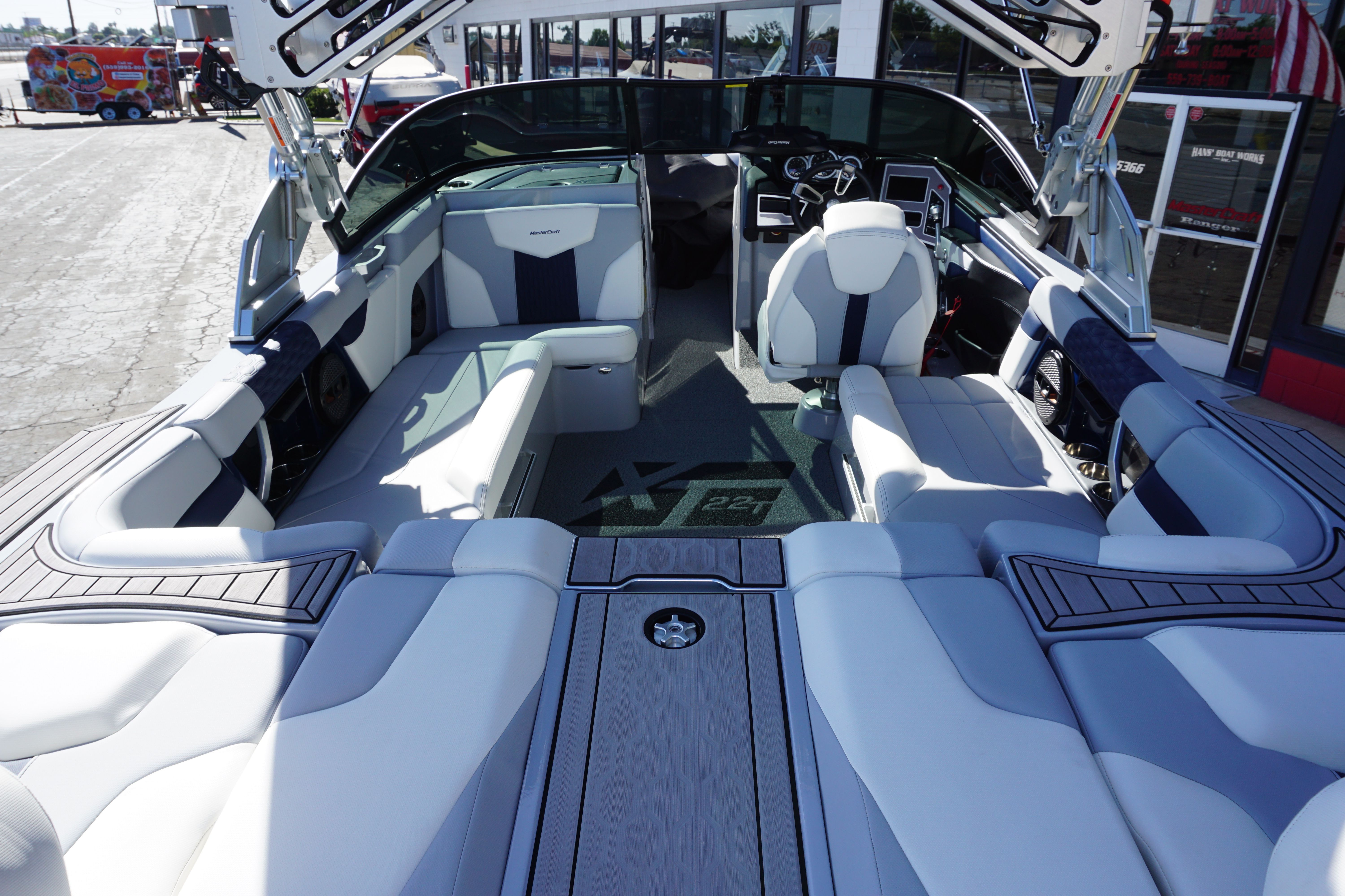2023 MasterCraft XT22 T - 10