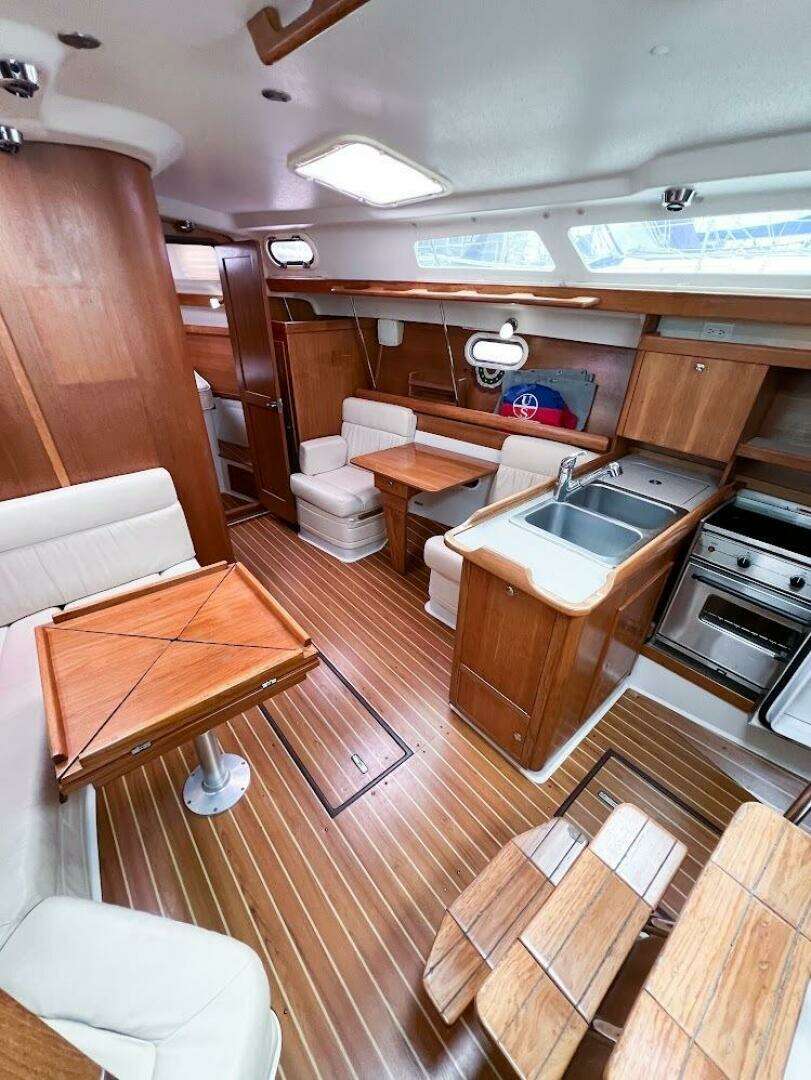 2007 Catalina 350 MK II - Image 17