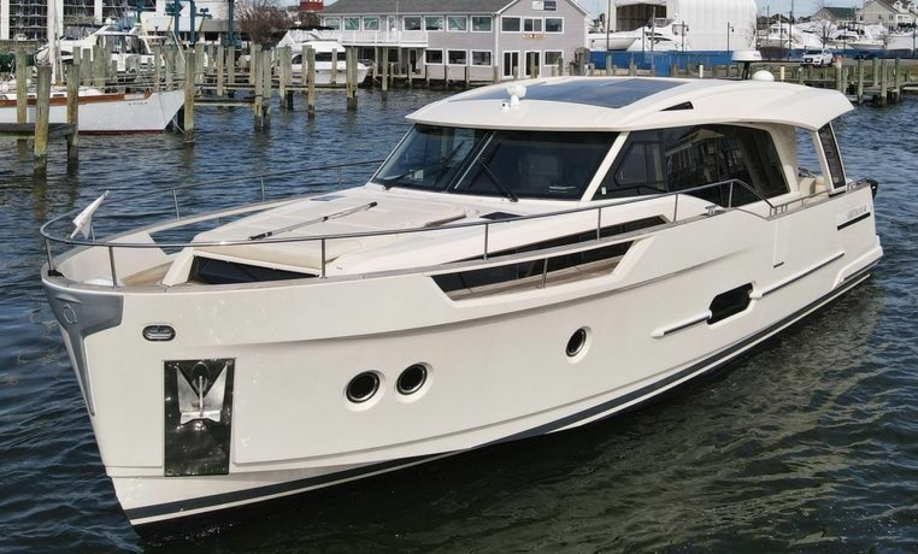 2019 Greenline 48 Coupe Hybrid - Image 8