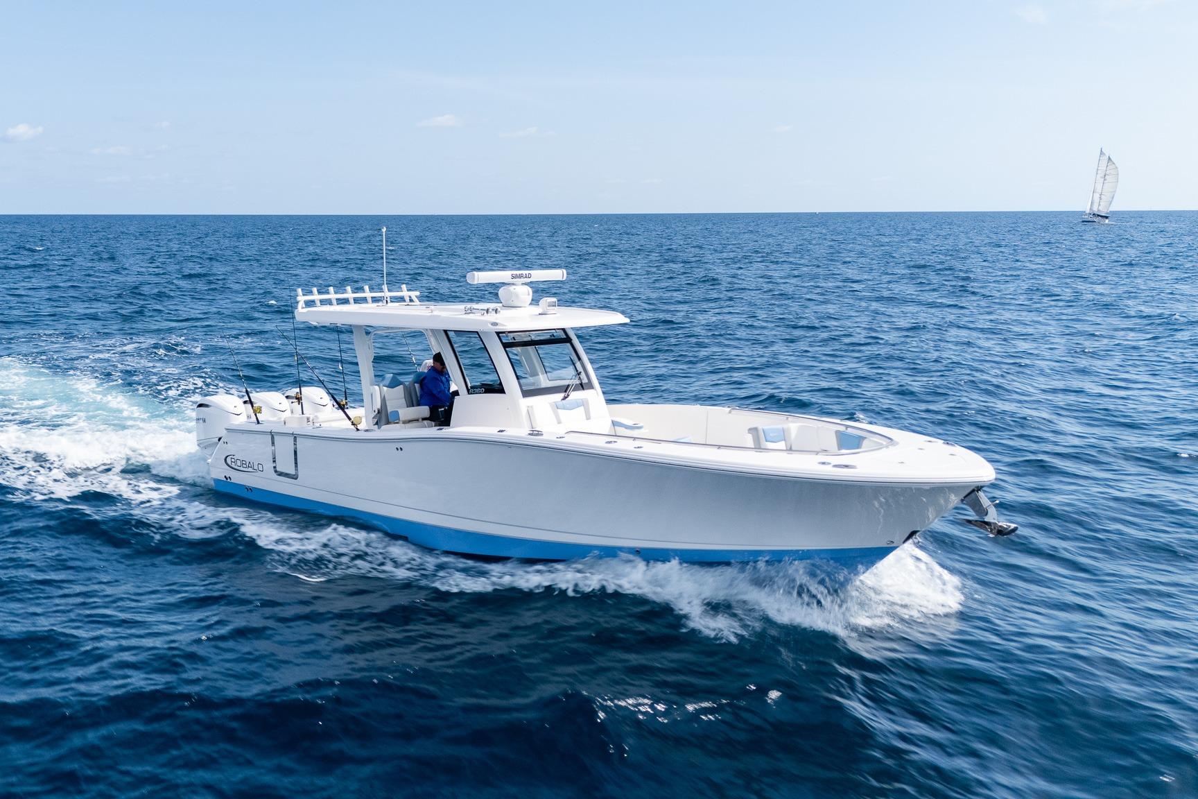 2024 Robalo R360 Center Console