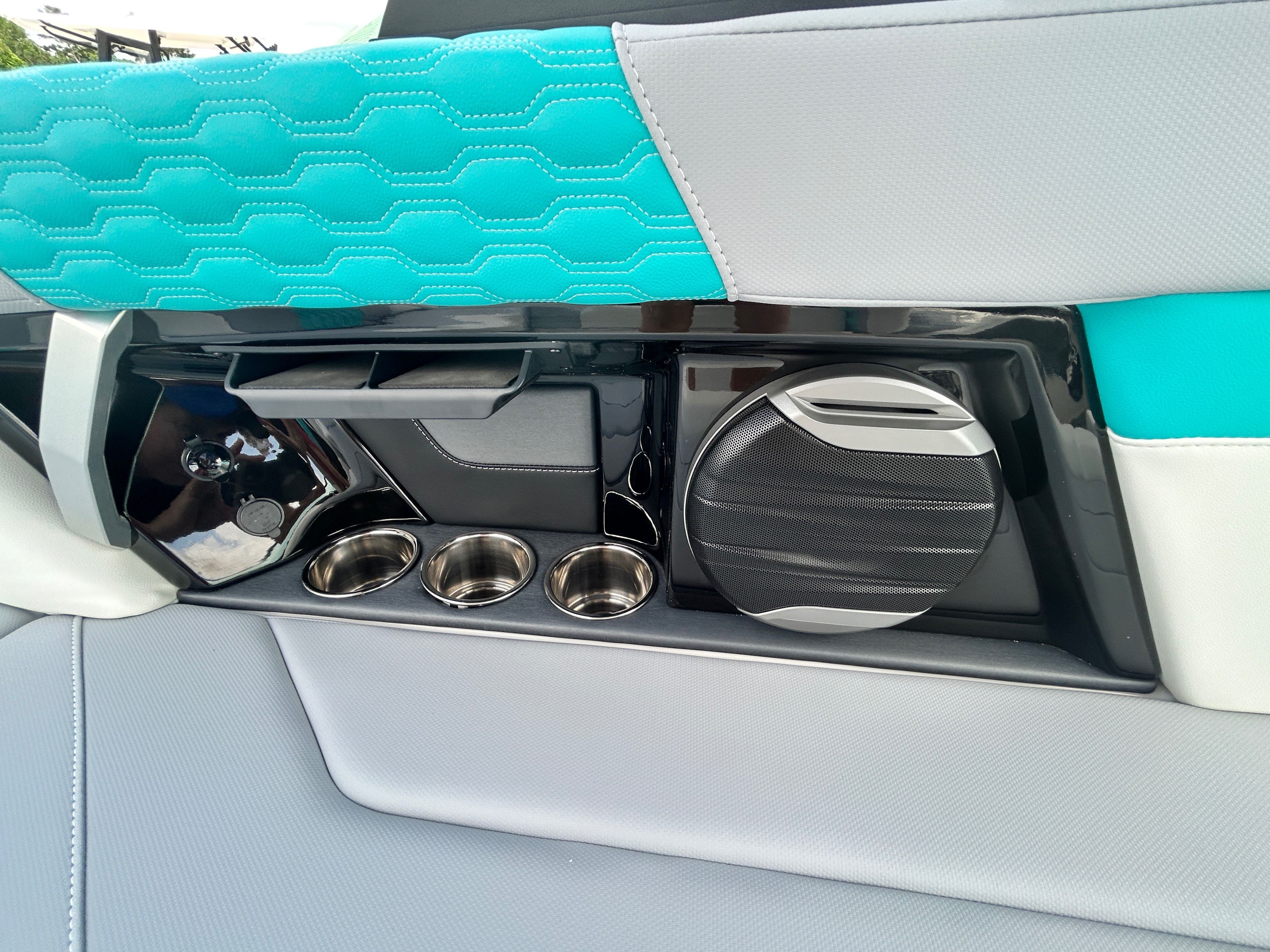2026 MasterCraft XT22 - 39