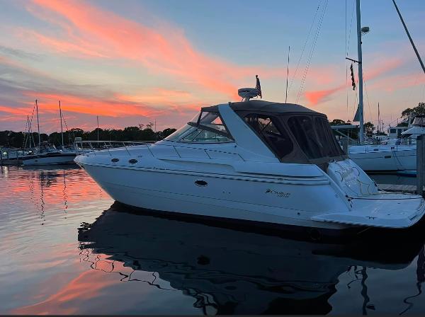 2000 Cruisers Yachts 3870 Express