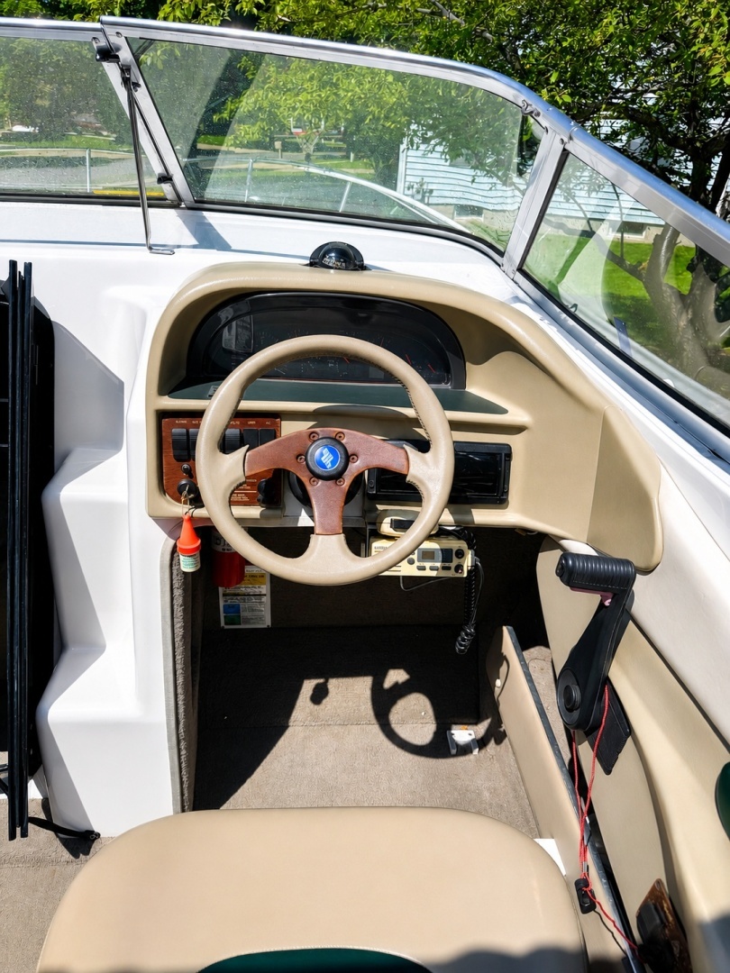 1996 Four Winns 245 SunDowner - Image 9
