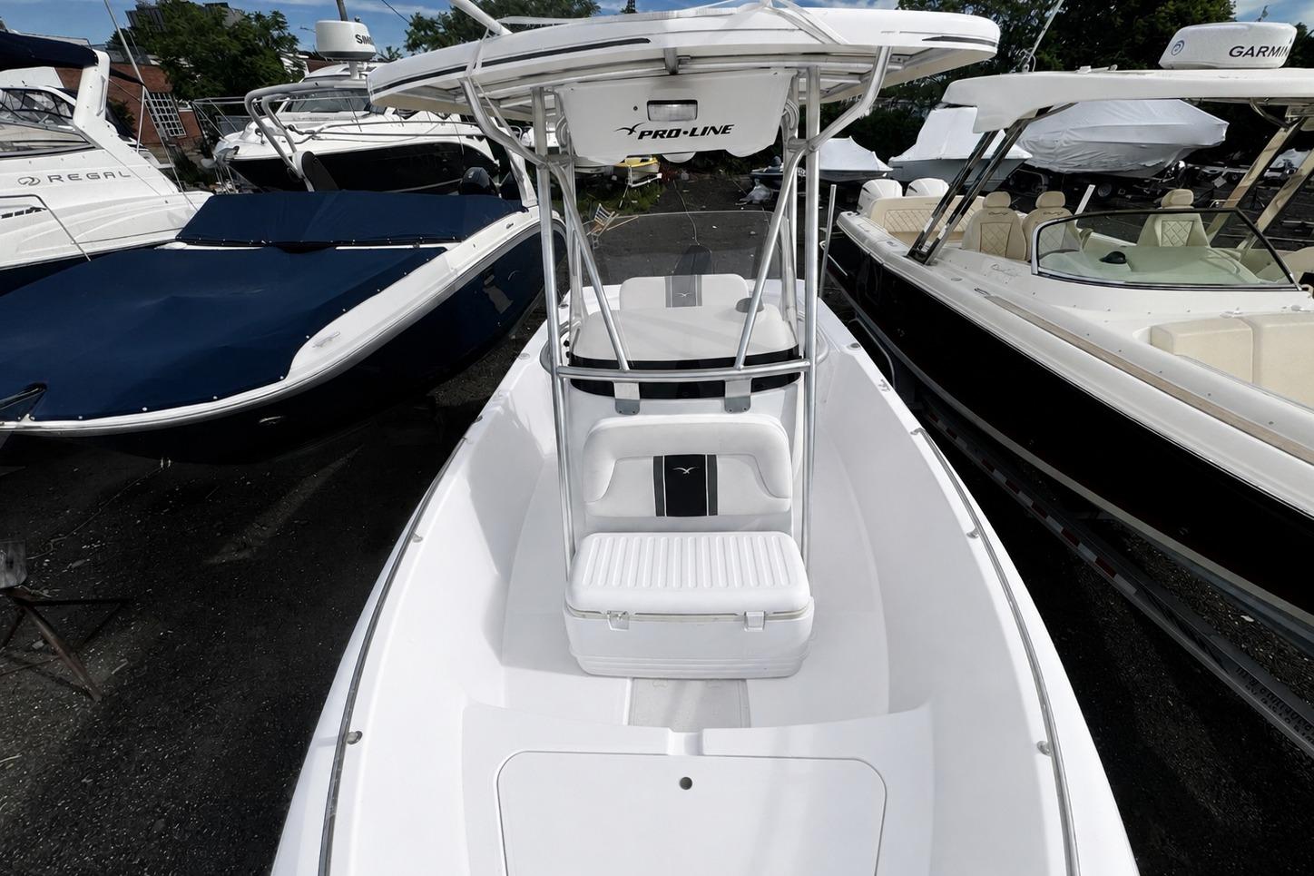 2008 PROLINE 20 Sport boat with T-top, docked among other vessels.