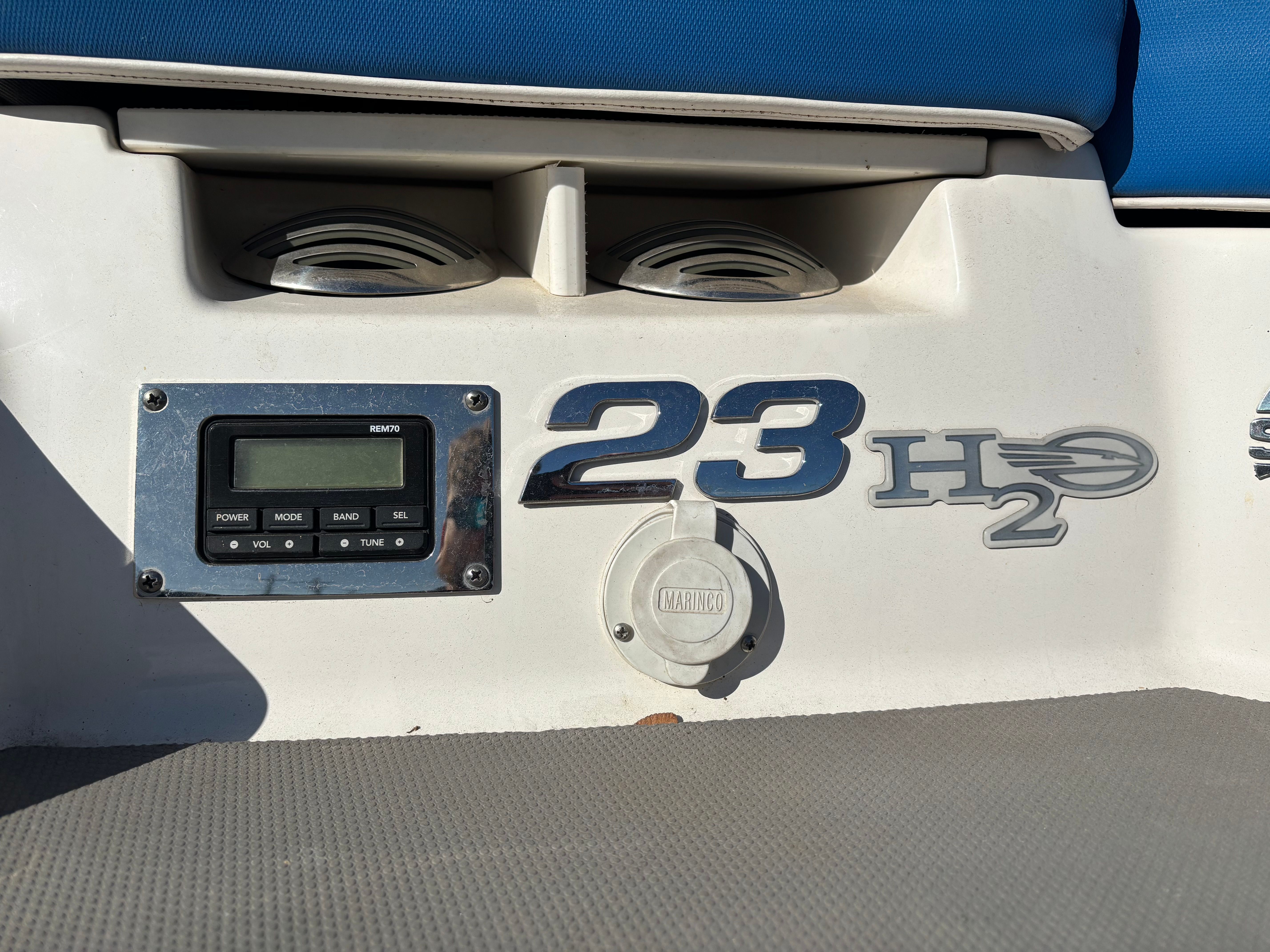2019 CHAPARRAL 23 SURF - Image 10