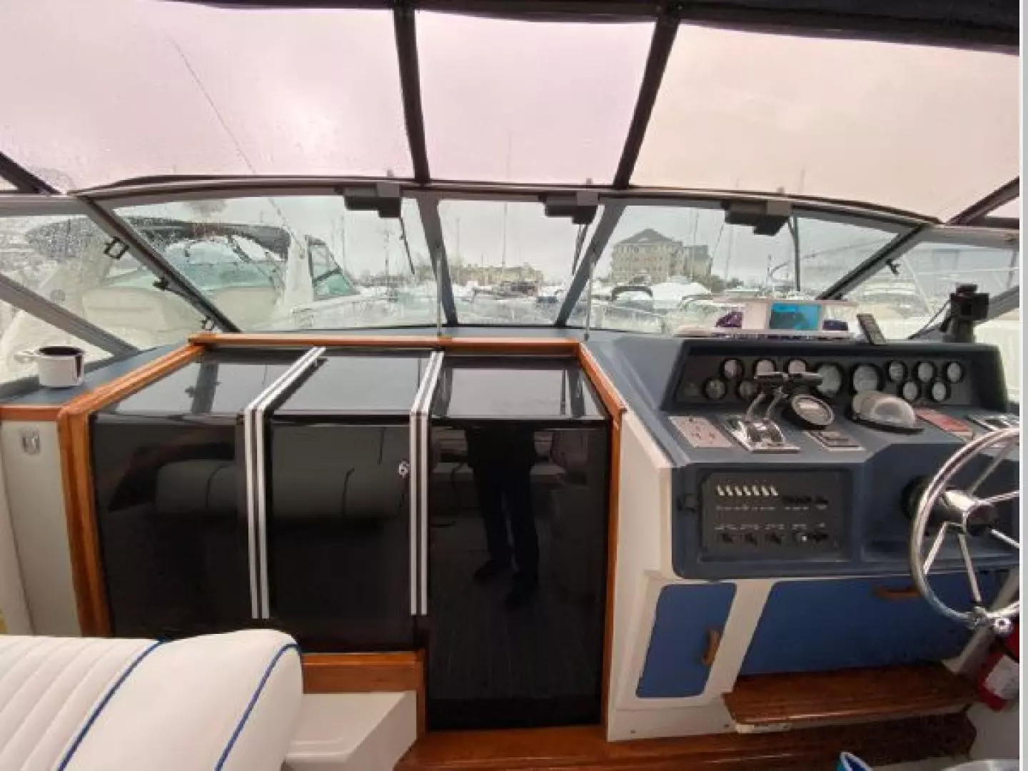 1988 Sea Ray 340 Express Cruiser - Image 13