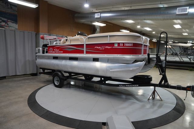2017 Sun Tracker Party Barge 18 DLX - 5