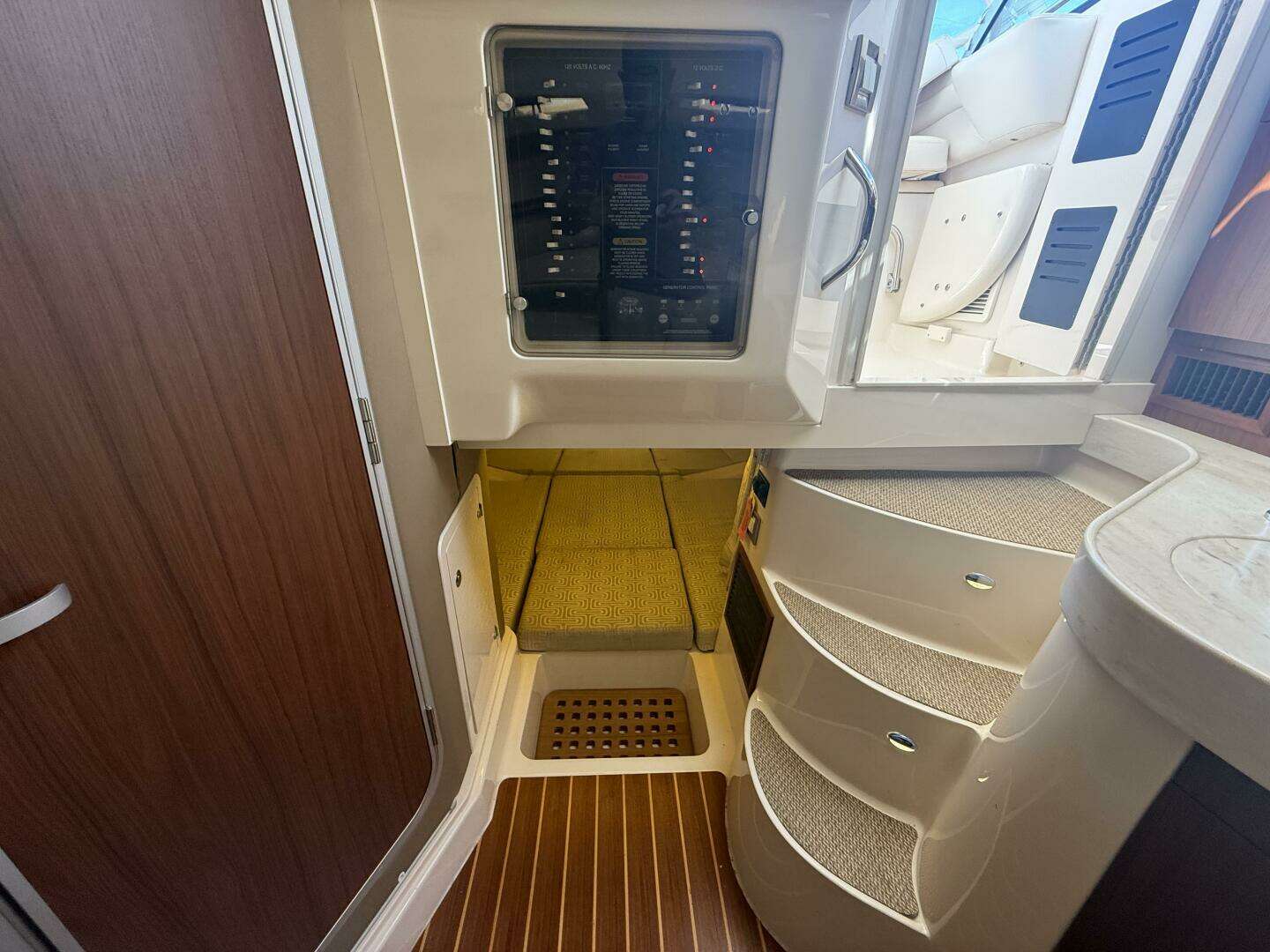2016 Grady-White 330 Express - Image 18