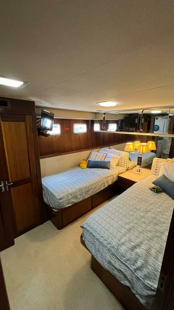 1987 Hatteras Motoryacht - Image 32