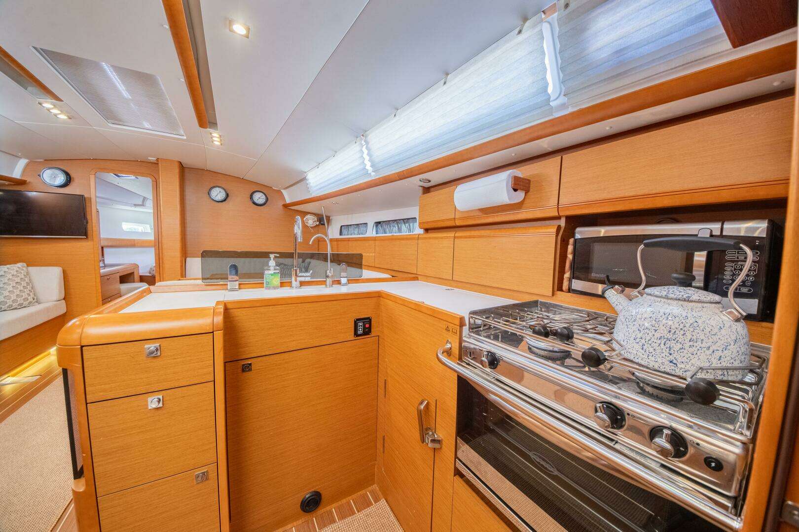 2016 Jeanneau 439 - Image 34