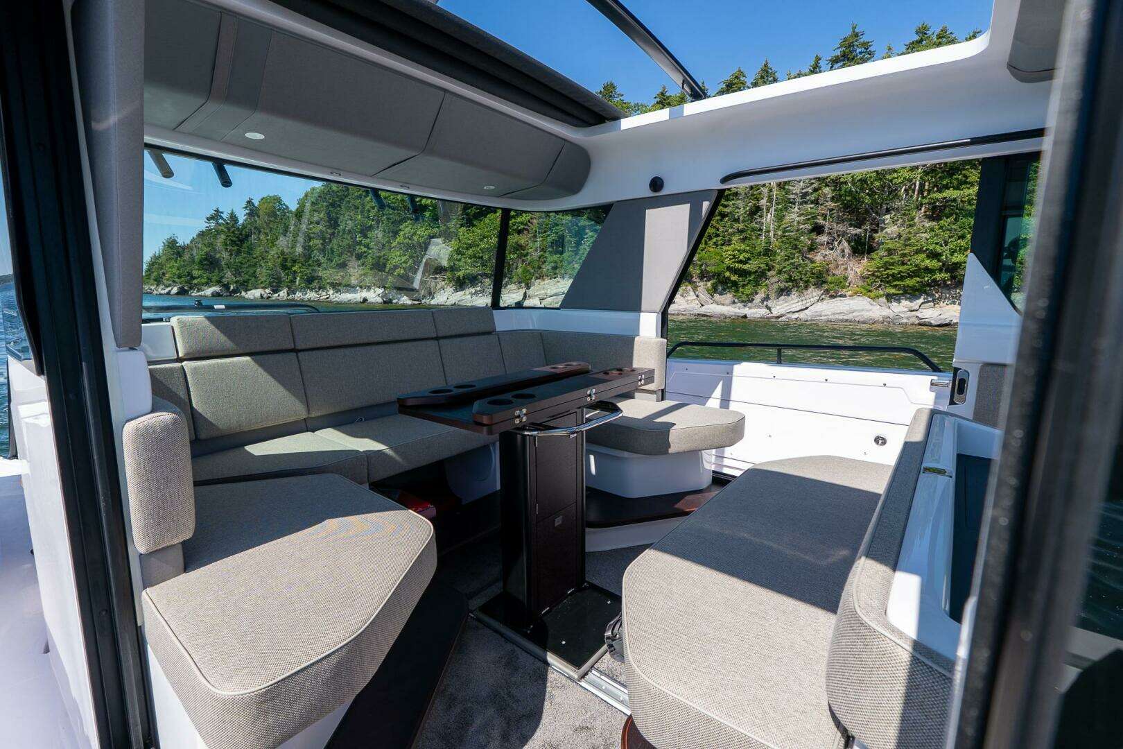 2025 Axopar Cross Cabin - Image 51
