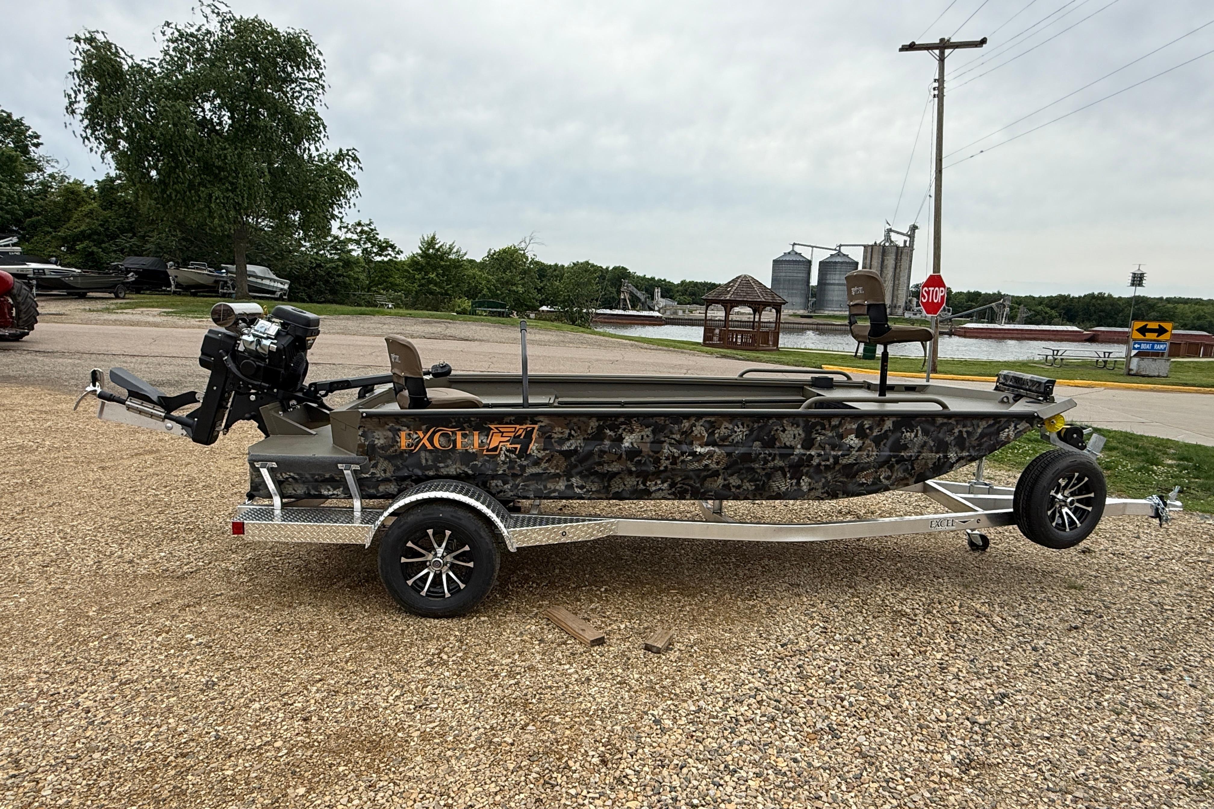 2026 Excel 1860 Shallow Water F4