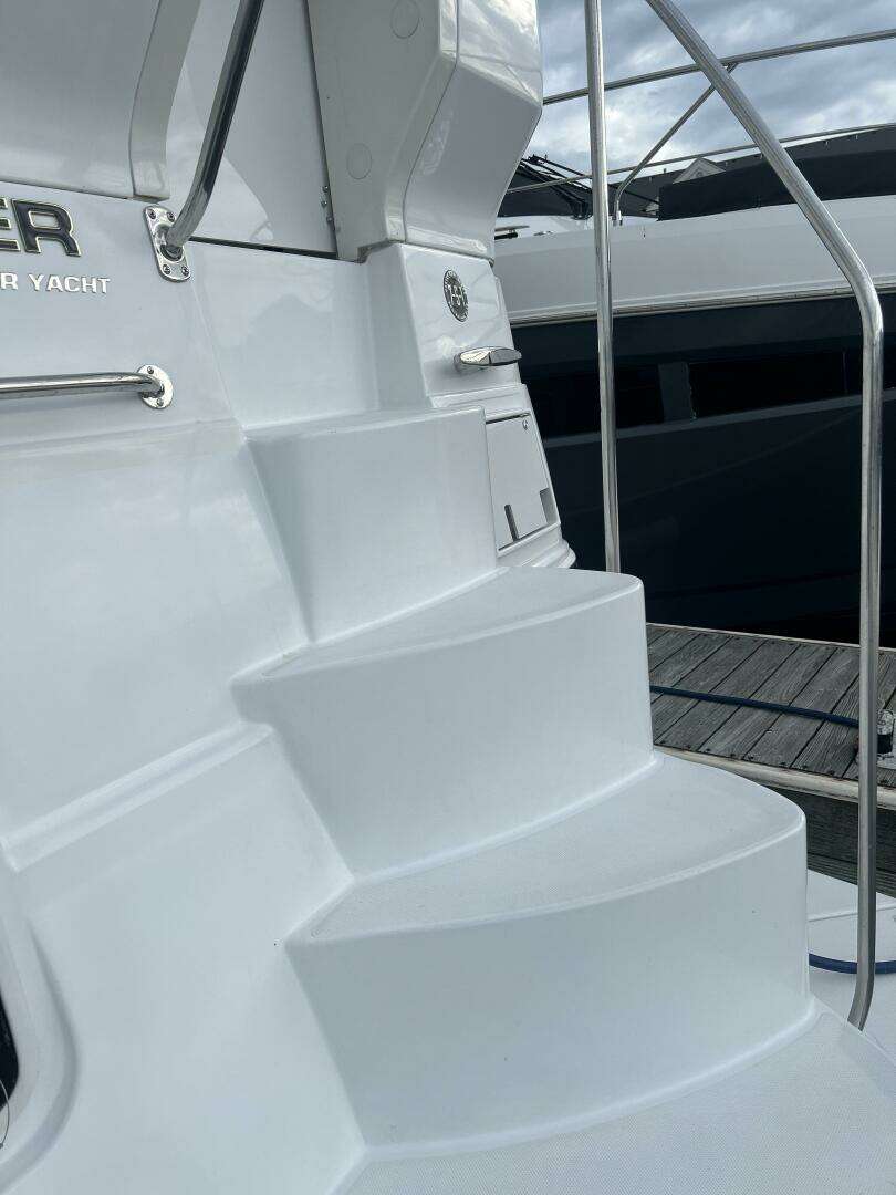 2003 Carver 466 Motor Yacht - Image 6