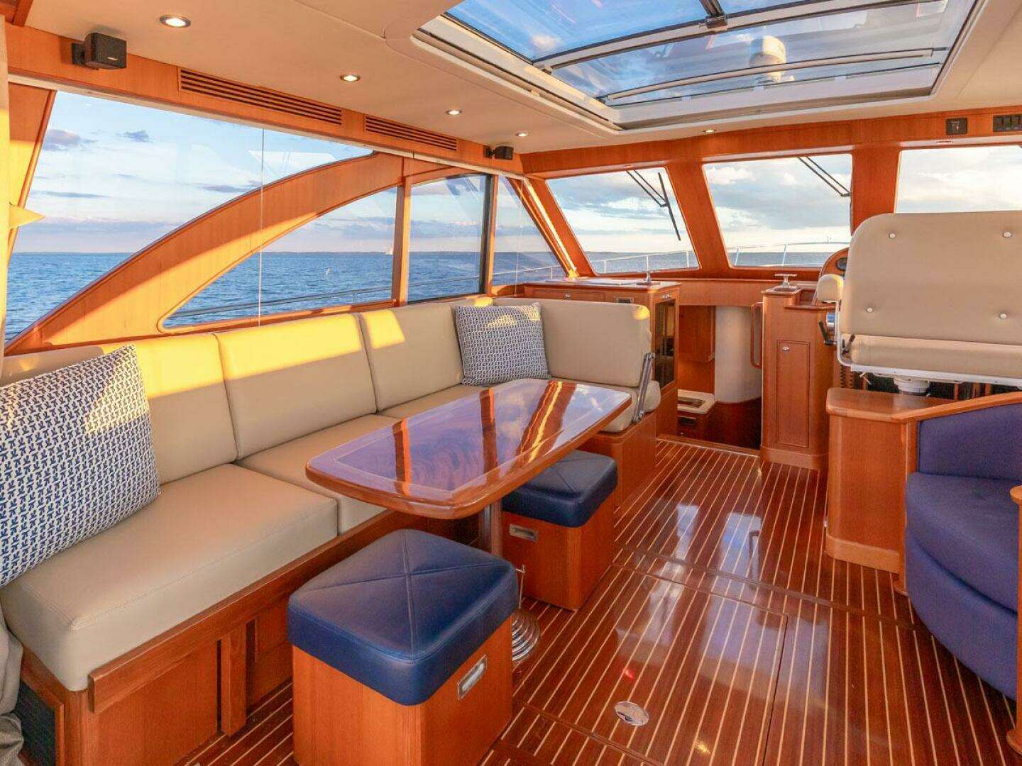 2014 Hunt Yachts — - Image 23