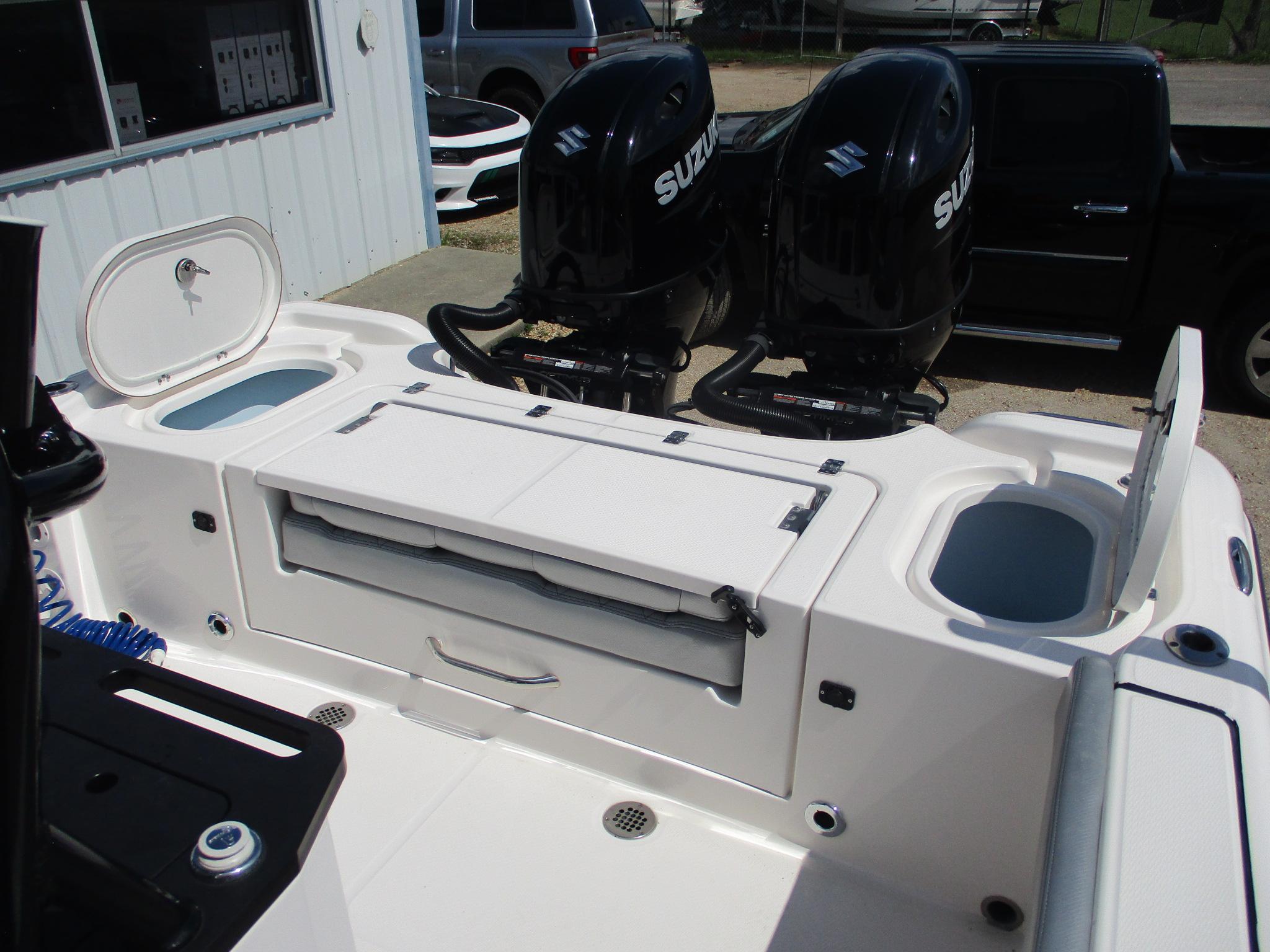 2024 Blue Wave 2800 Makaira boat with dual Suzuki outboard engines.