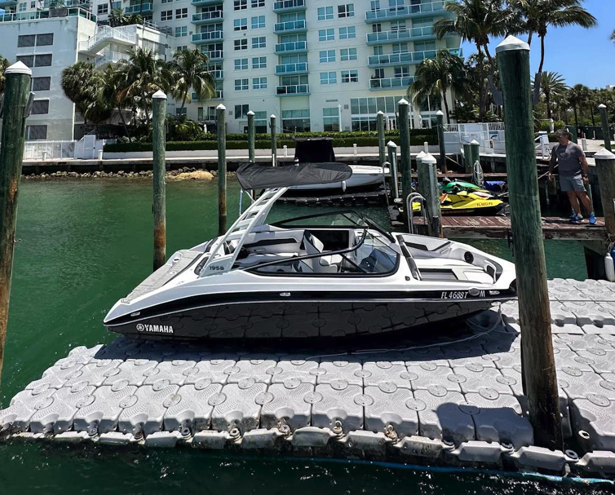 2023 Yamaha Boats AR195