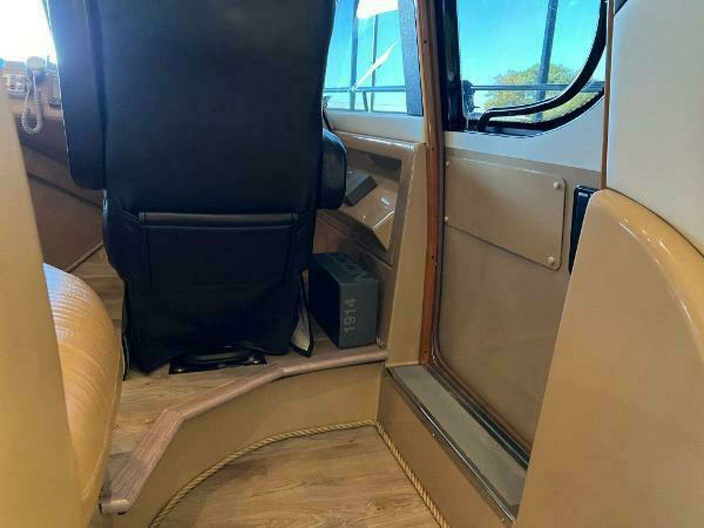 2001 Carver 450 Voyager Pilothouse - Image 74