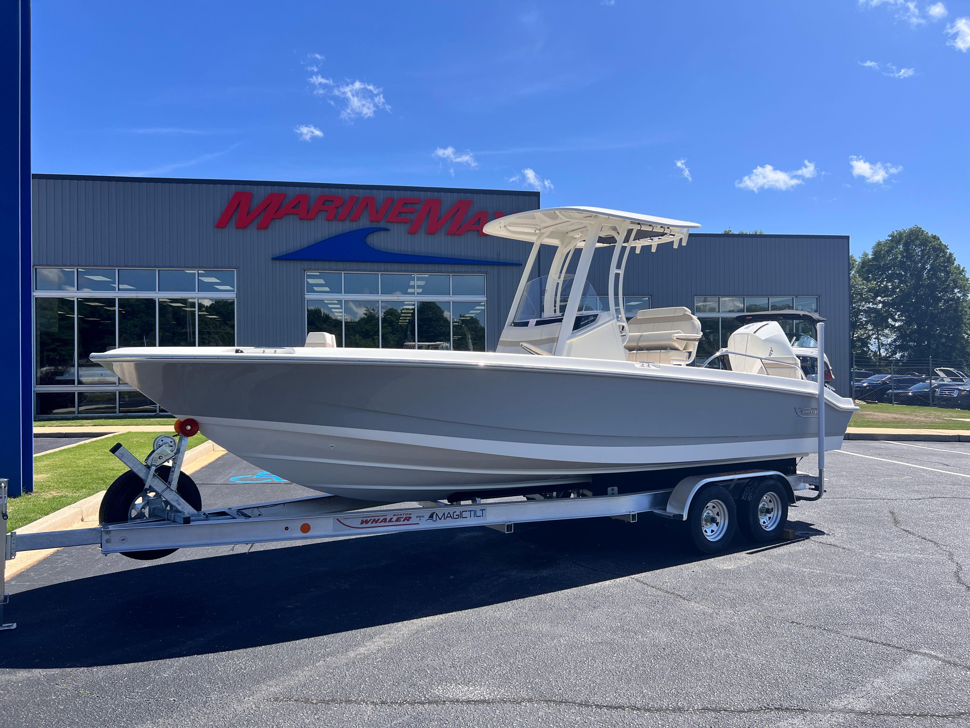 2026 Boston Whaler 250 Dauntless