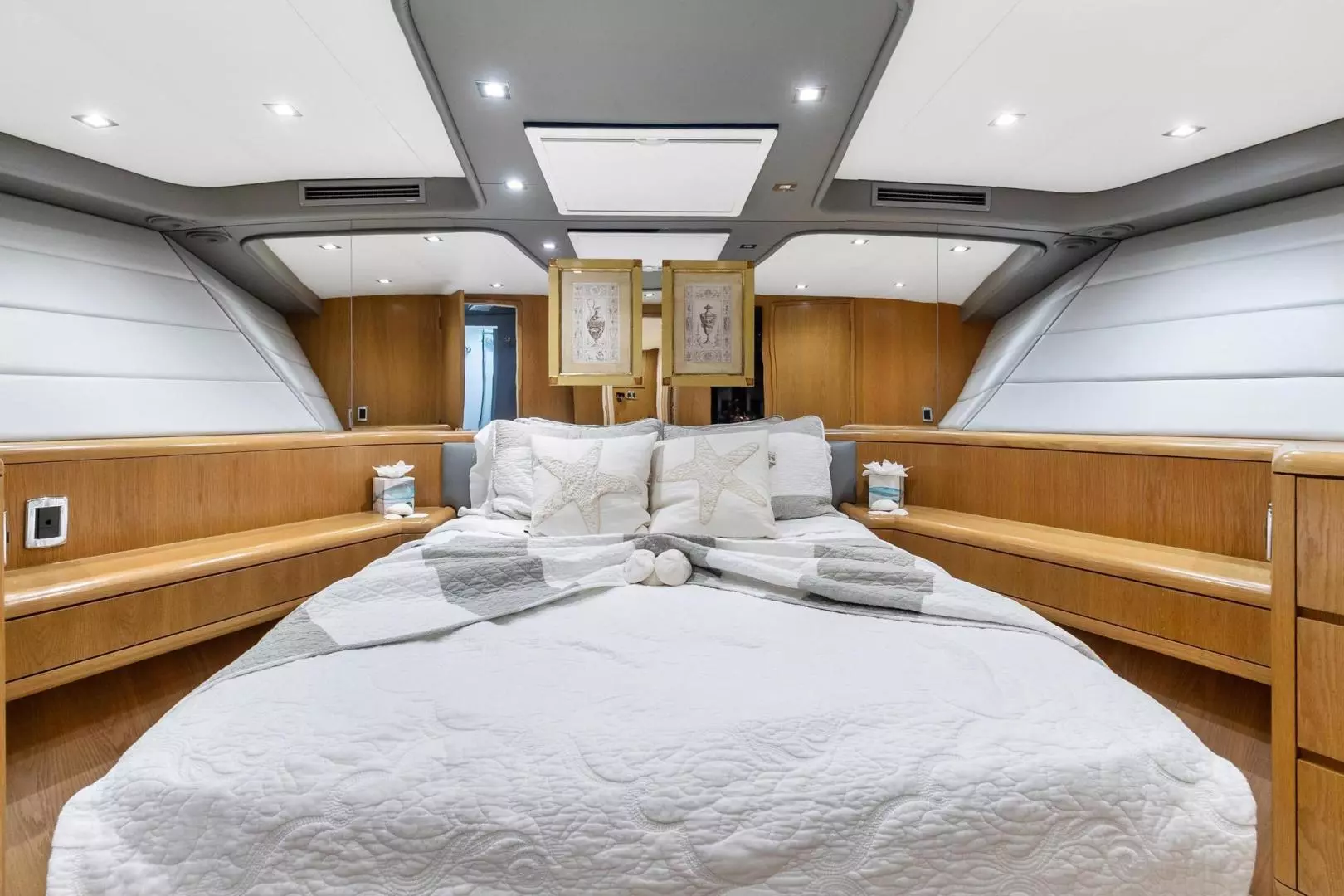 1998 Hatteras 82 Convertible - Image 54