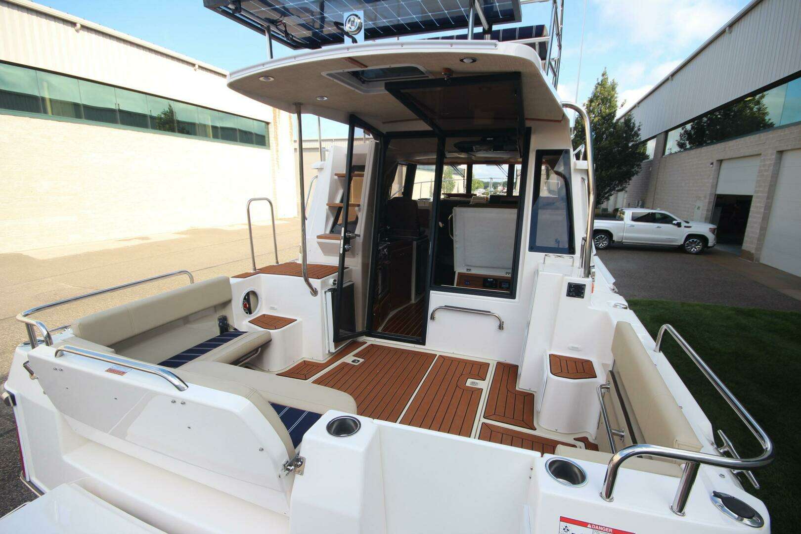 2025 Ranger Tugs R-29 Command Bridge Luxury Edition - Image 14