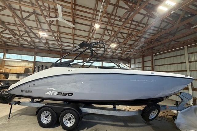 2026 Yamaha Boats AR250