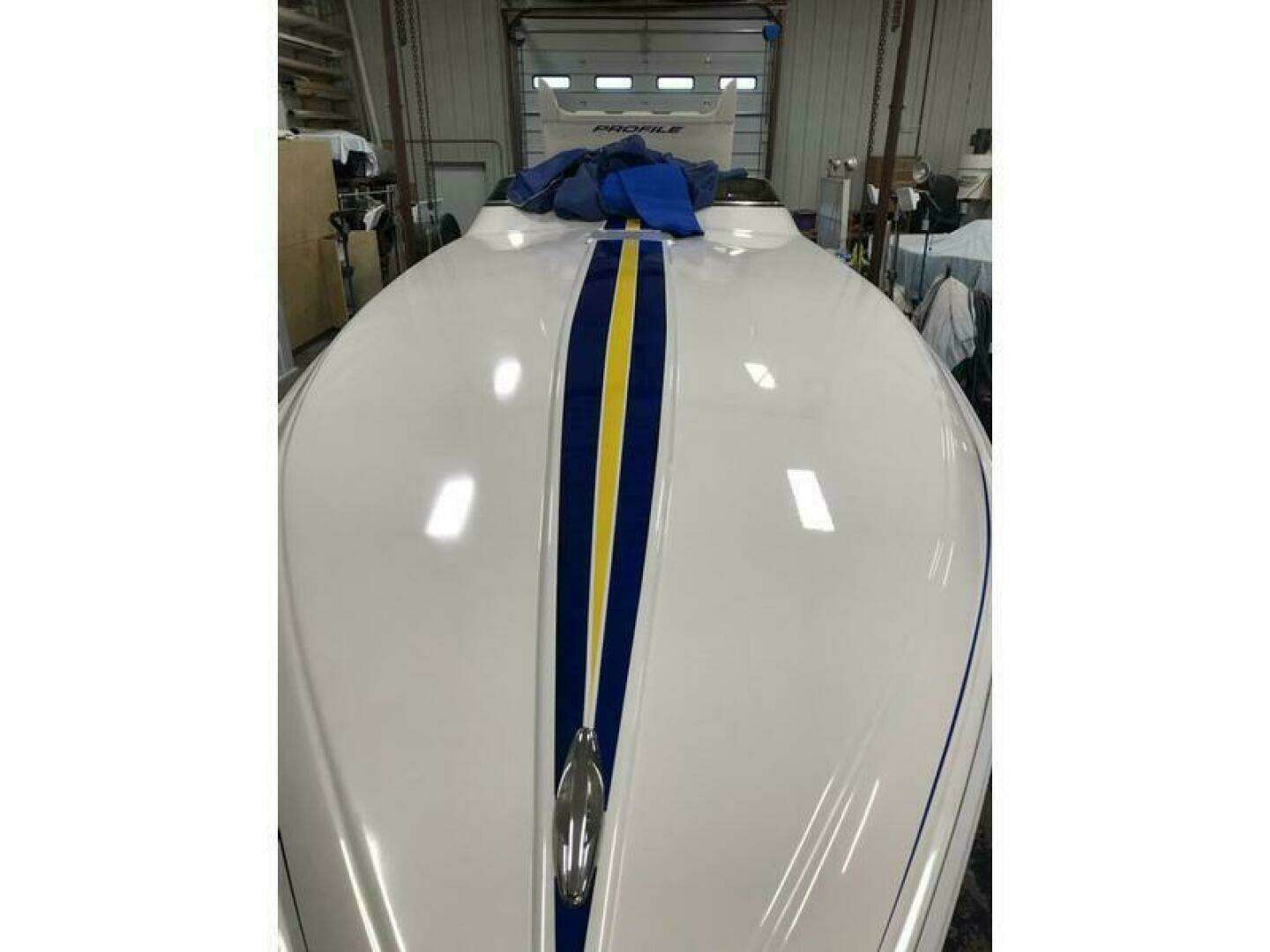2002 Profile 33V - Image 2