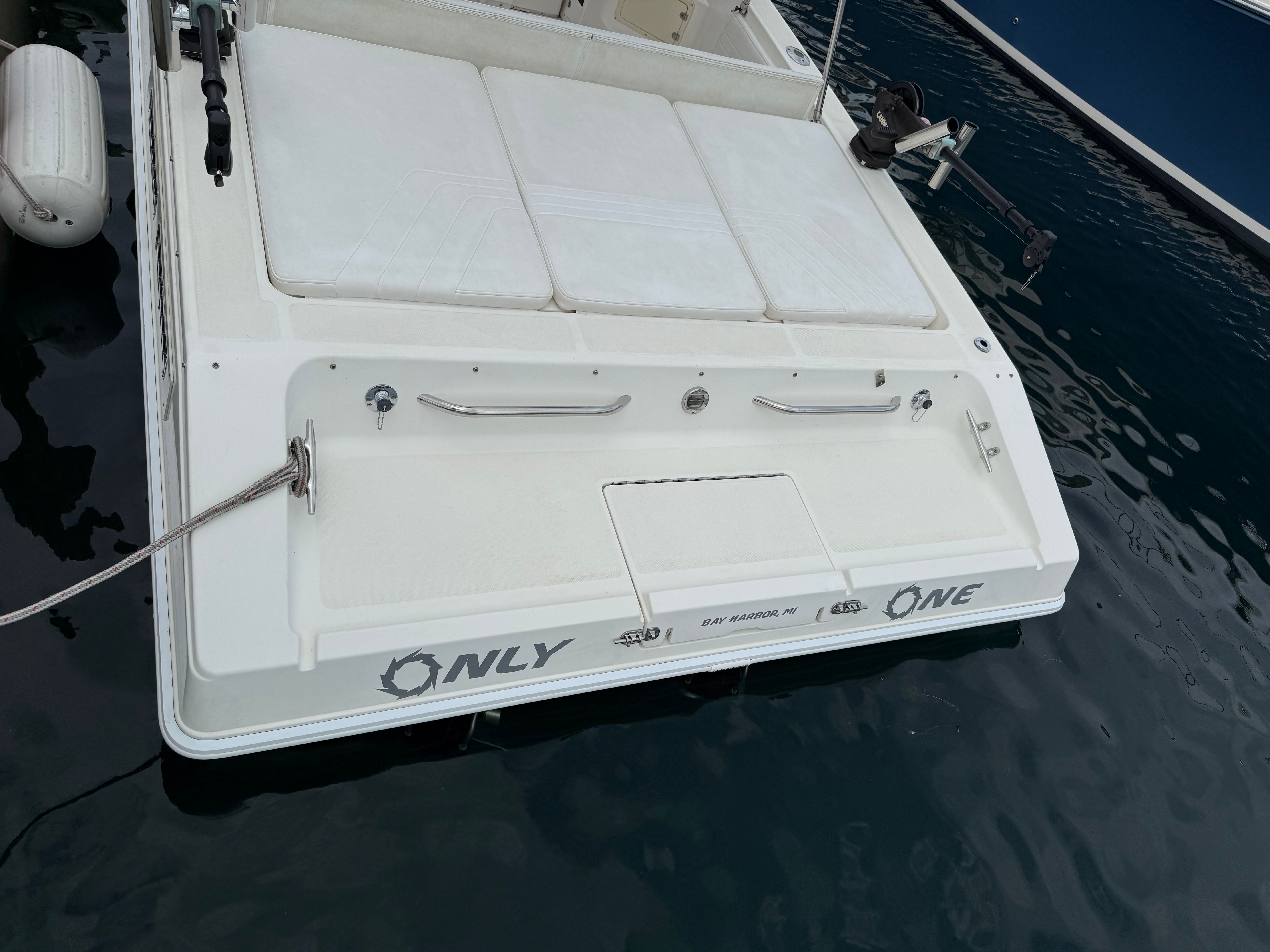 Rear view of a 1999 Fountain 32 Sport Fish Cruiser in water.