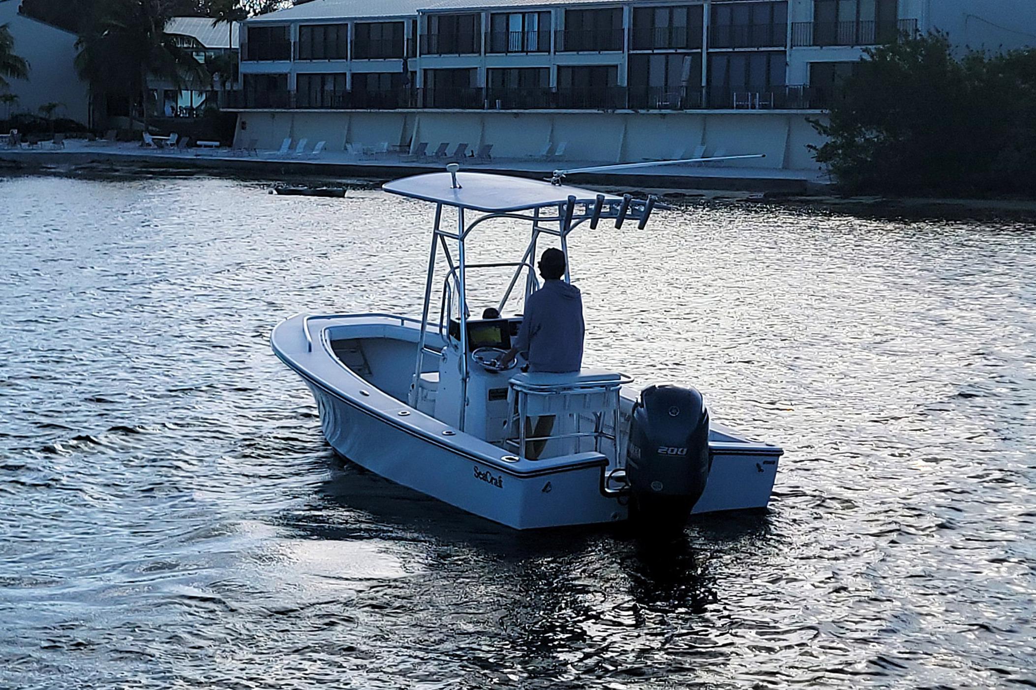 2008 SeaCraft SC 20 Classic boat on water near waterfront buildings.