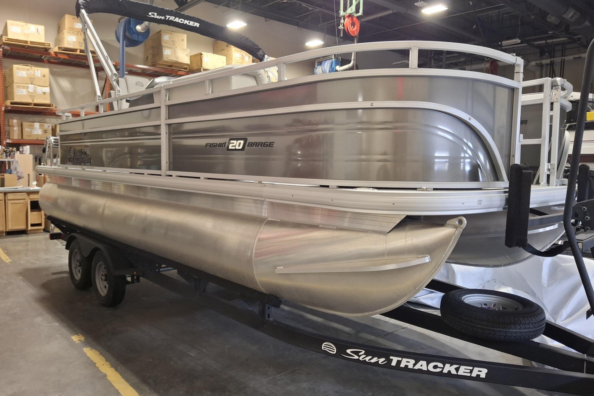 2026 Sun Tracker Party Barge 20 DLX