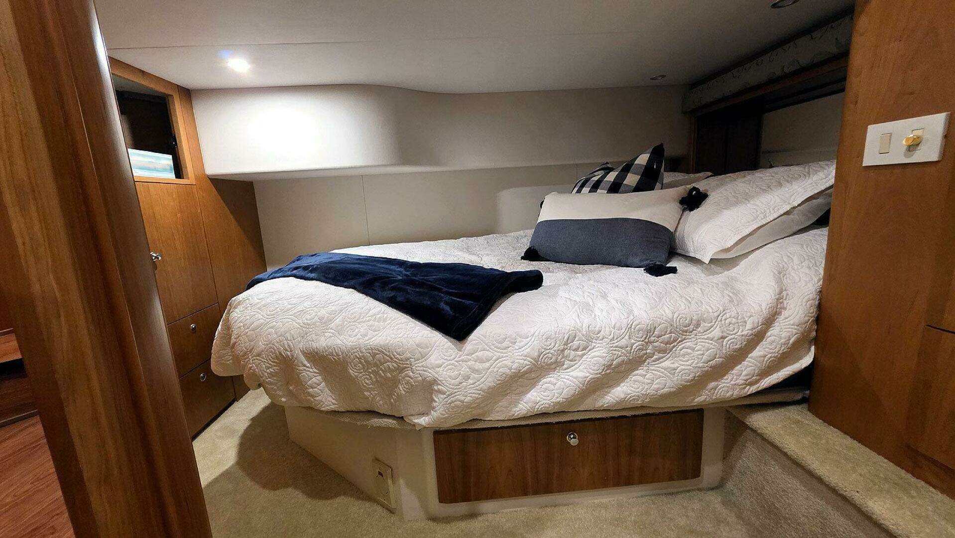 2001 Silverton 410 Sport Bridge - Image 27
