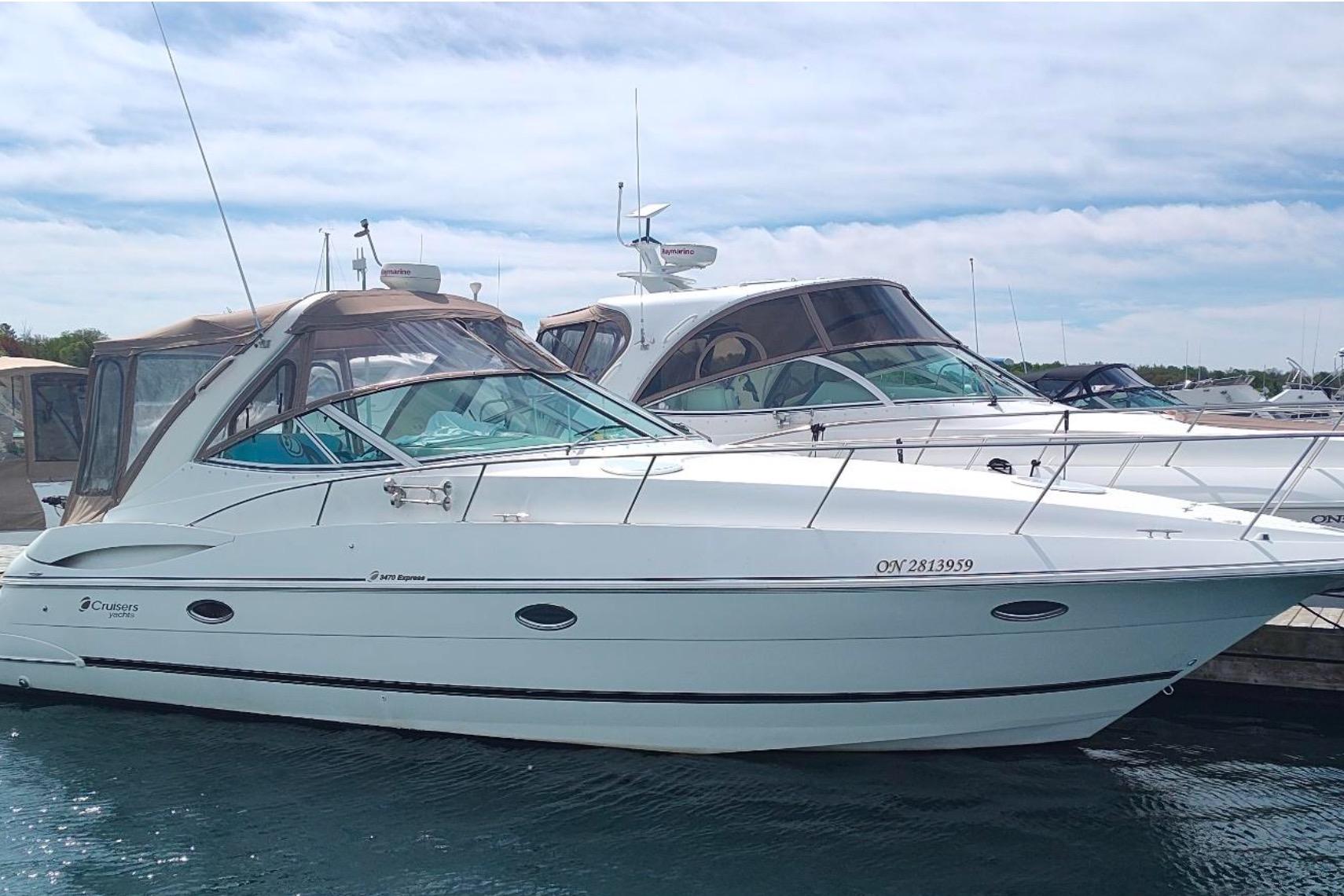 2001 Cruisers Yachts 3470 Express
