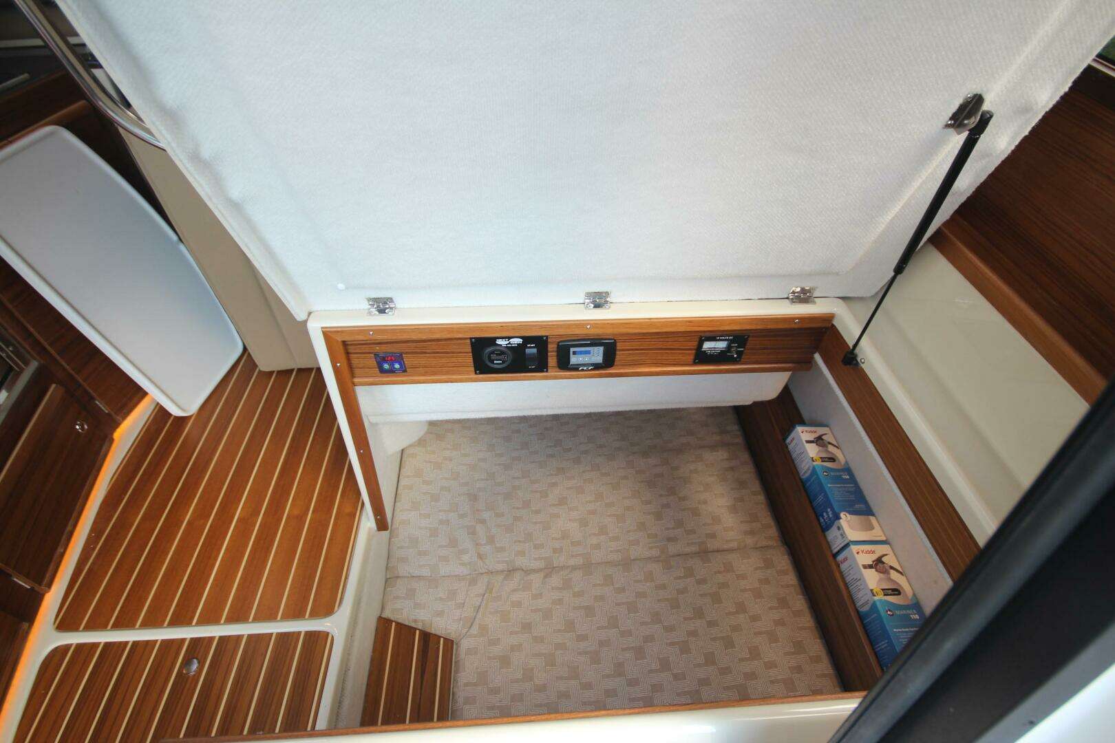 2025 Ranger Tugs R-29 Command Bridge Luxury Edition - Image 37