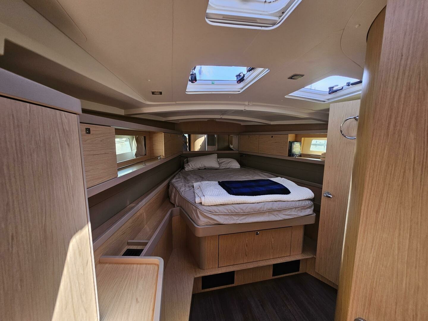 2017 Beneteau Oceanis 45 - Image 10