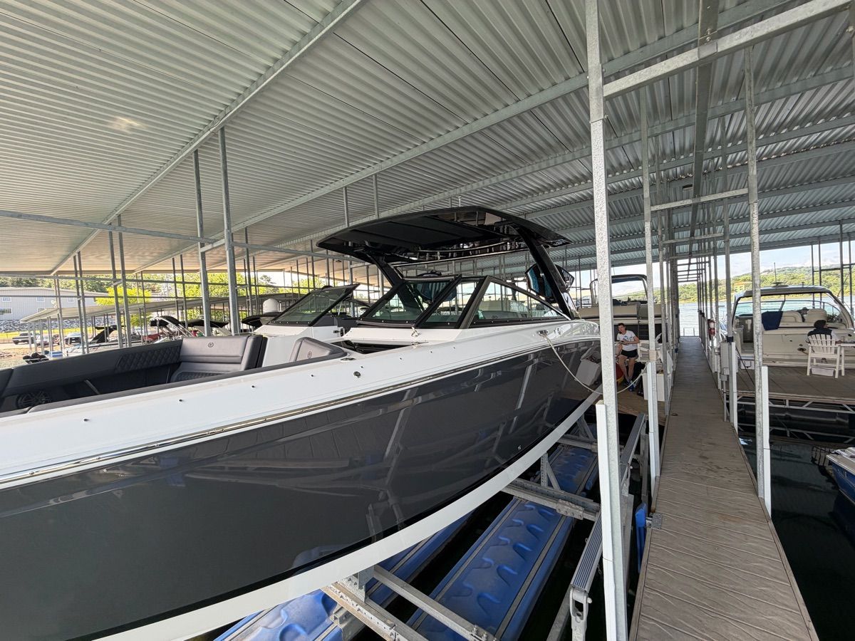 2024 Cobalt R33 Surf