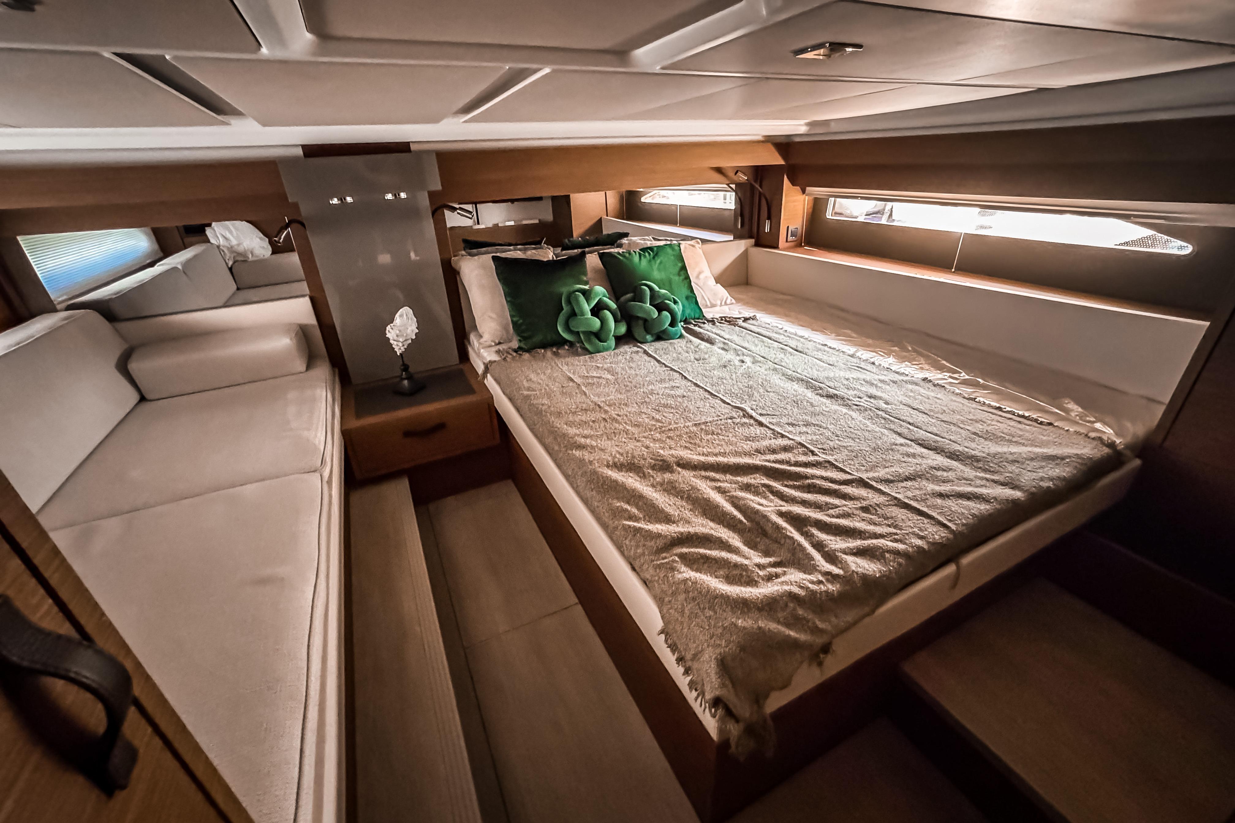 Luxurious cabin of Wellcraft 44 Explorer 2026 with double bed.