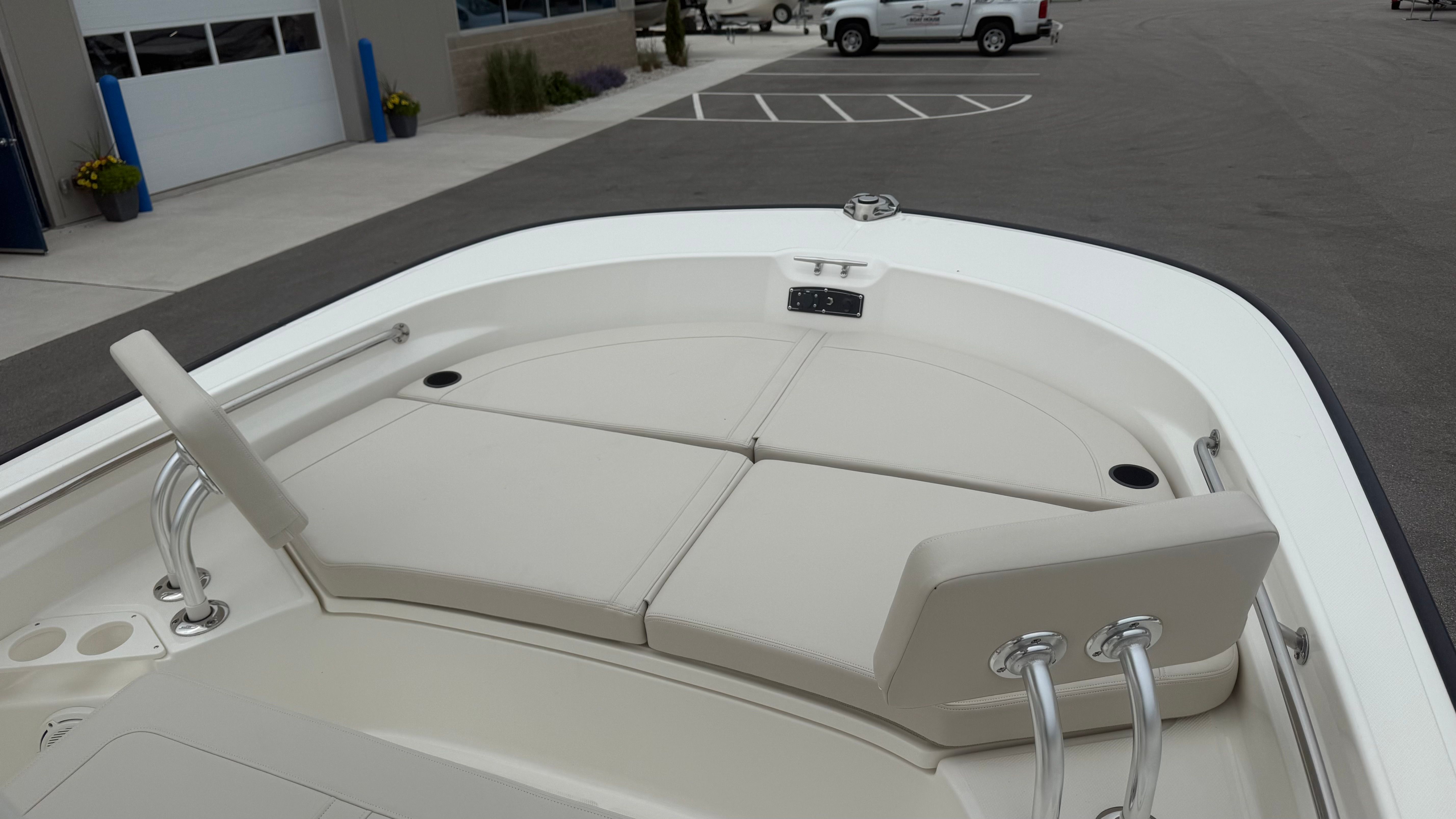 2026 Boston Whaler 210 Montauk - 12