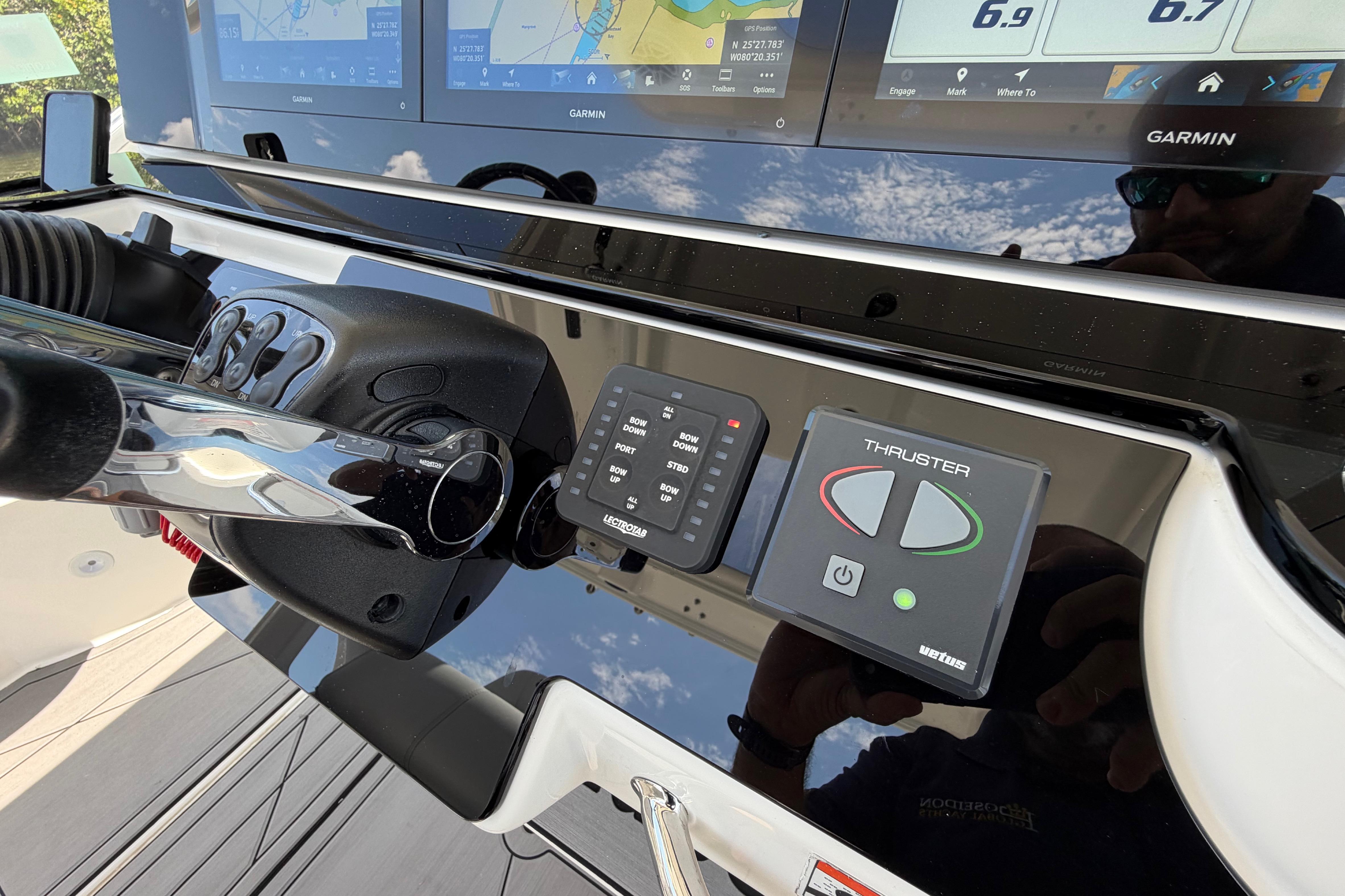 Control panel of a 2009 Everglades 350LX boat with Garmin displays and thruster controls.