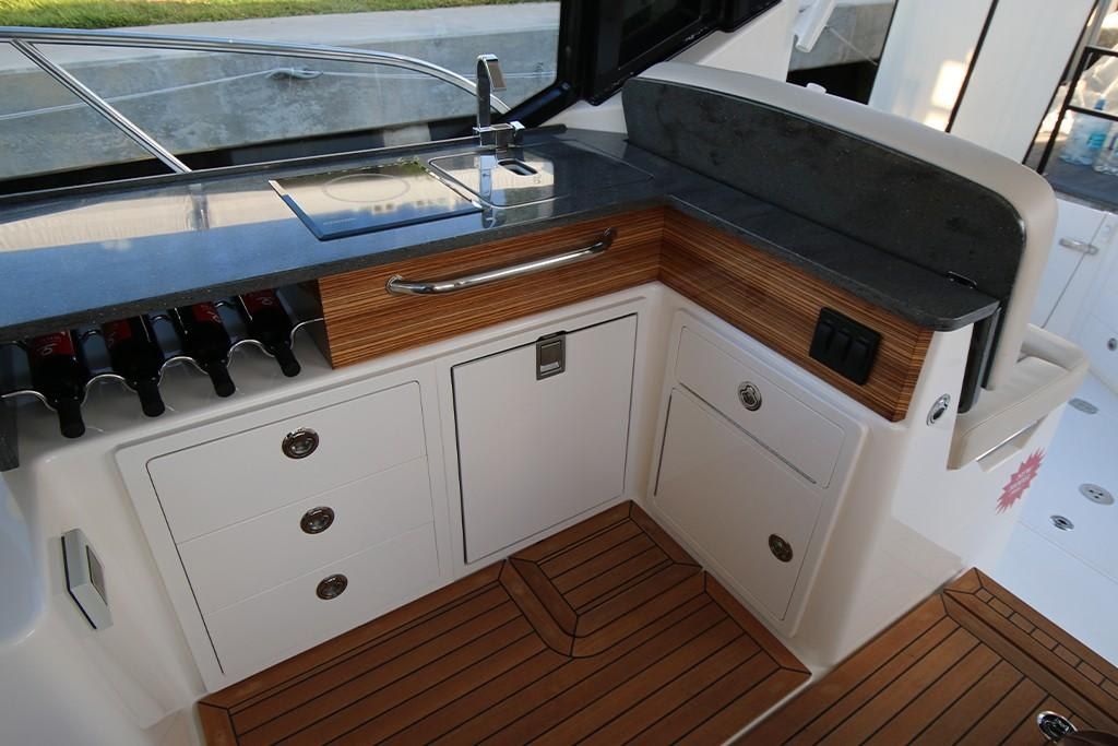 2023-Boston-Whaler-405-Conquest-MarineMax