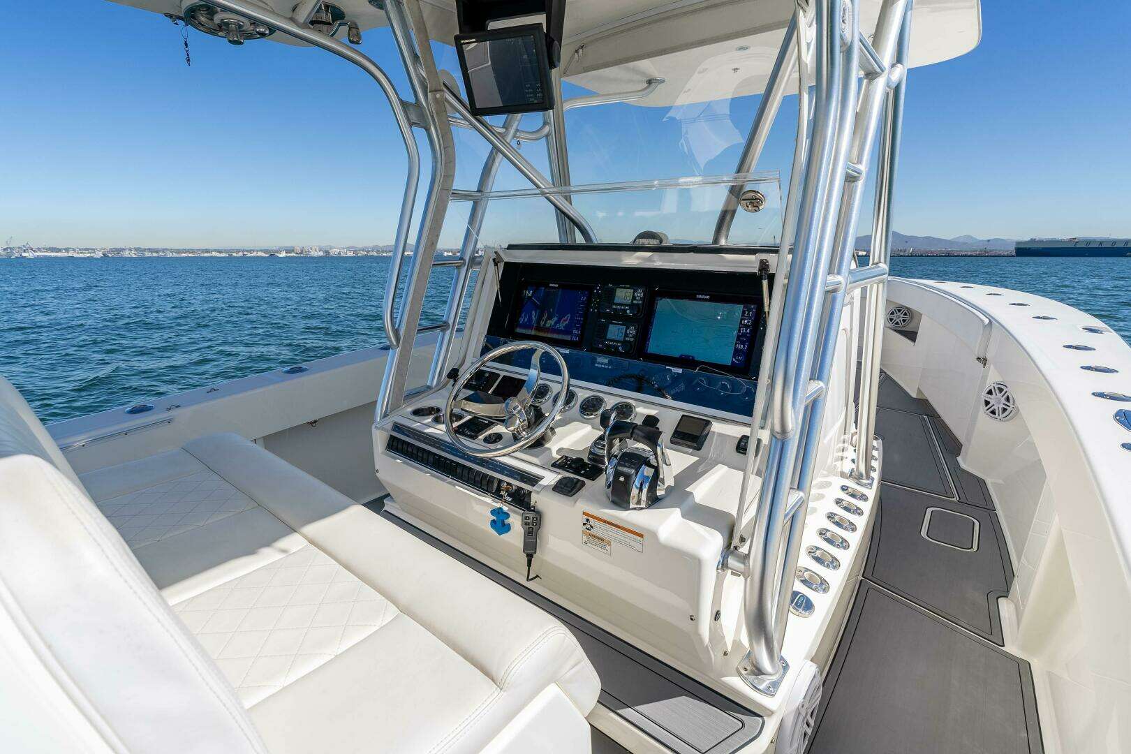 2018 SeaVee 370 Z - Image 19