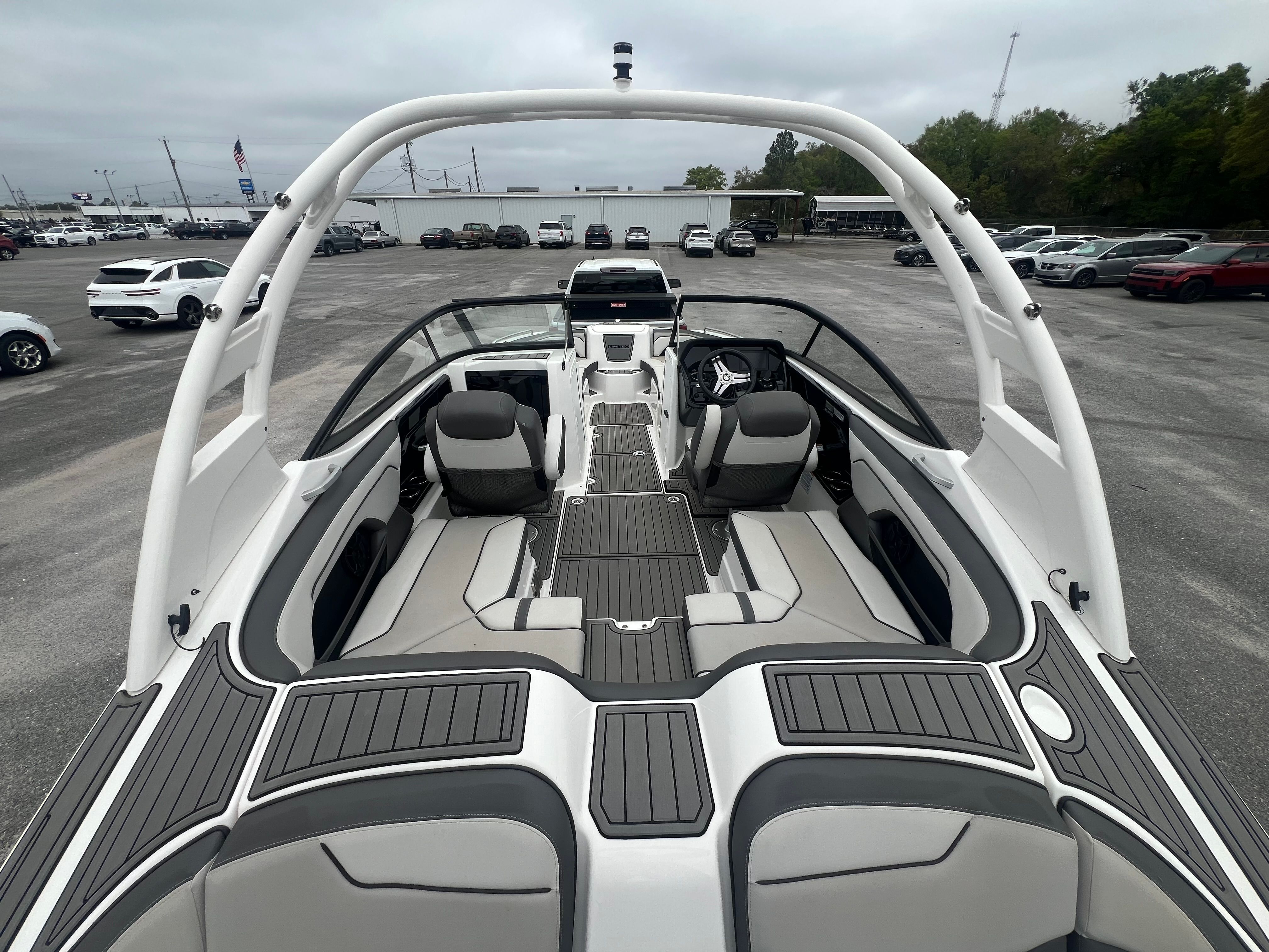 2019 Yamaha Boats 212 Limited S - 12