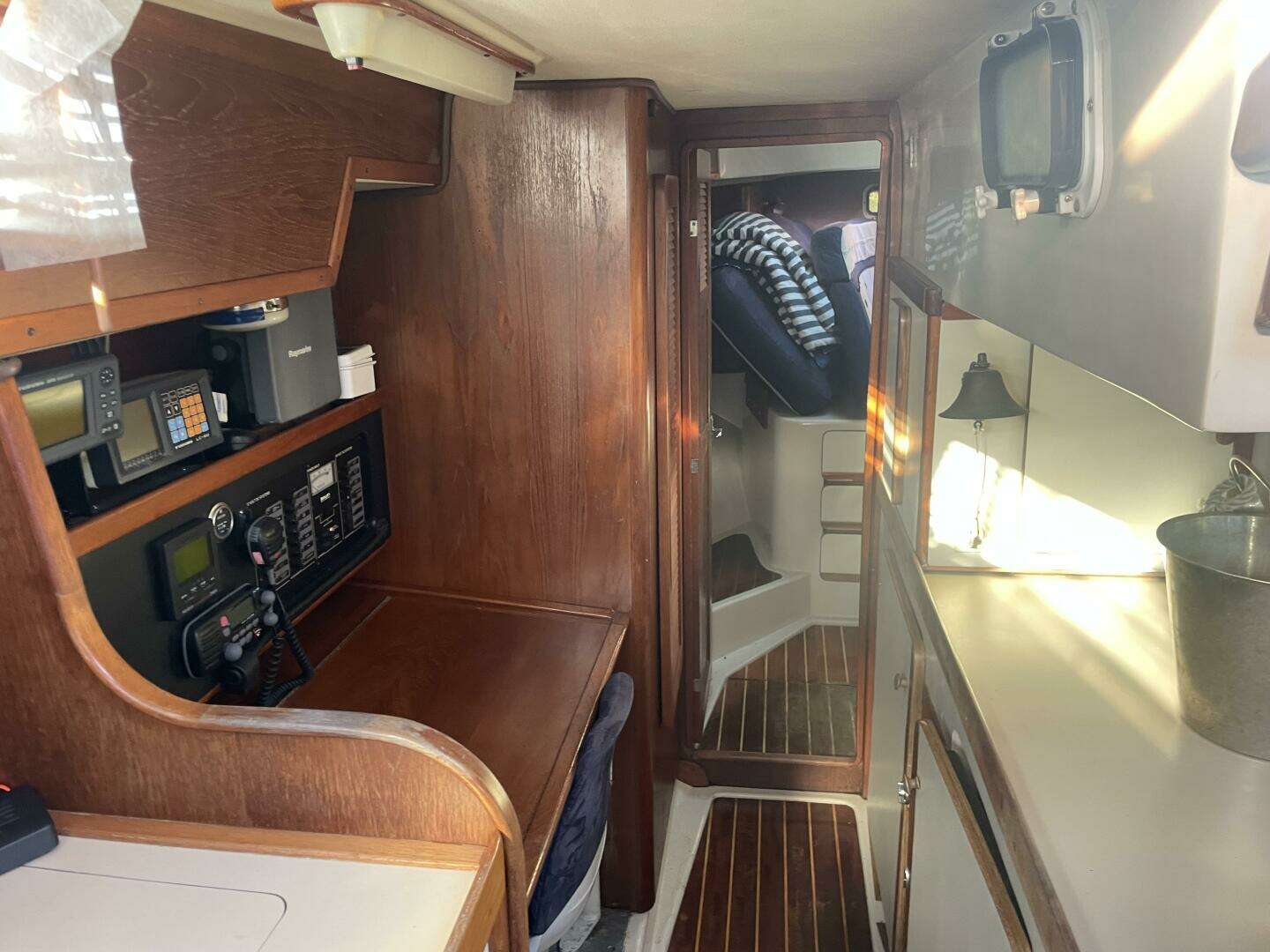 1987 Irwin 38 - Image 34