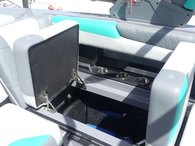 2022 Malibu M220 - 38