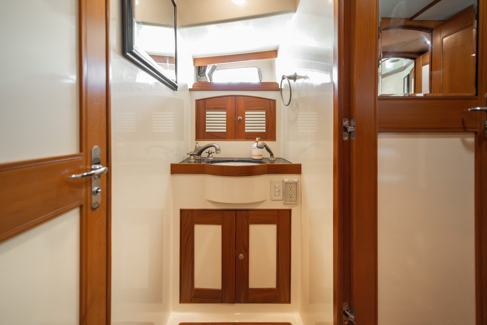 2003 Marlow Explorer 65C - Image 20