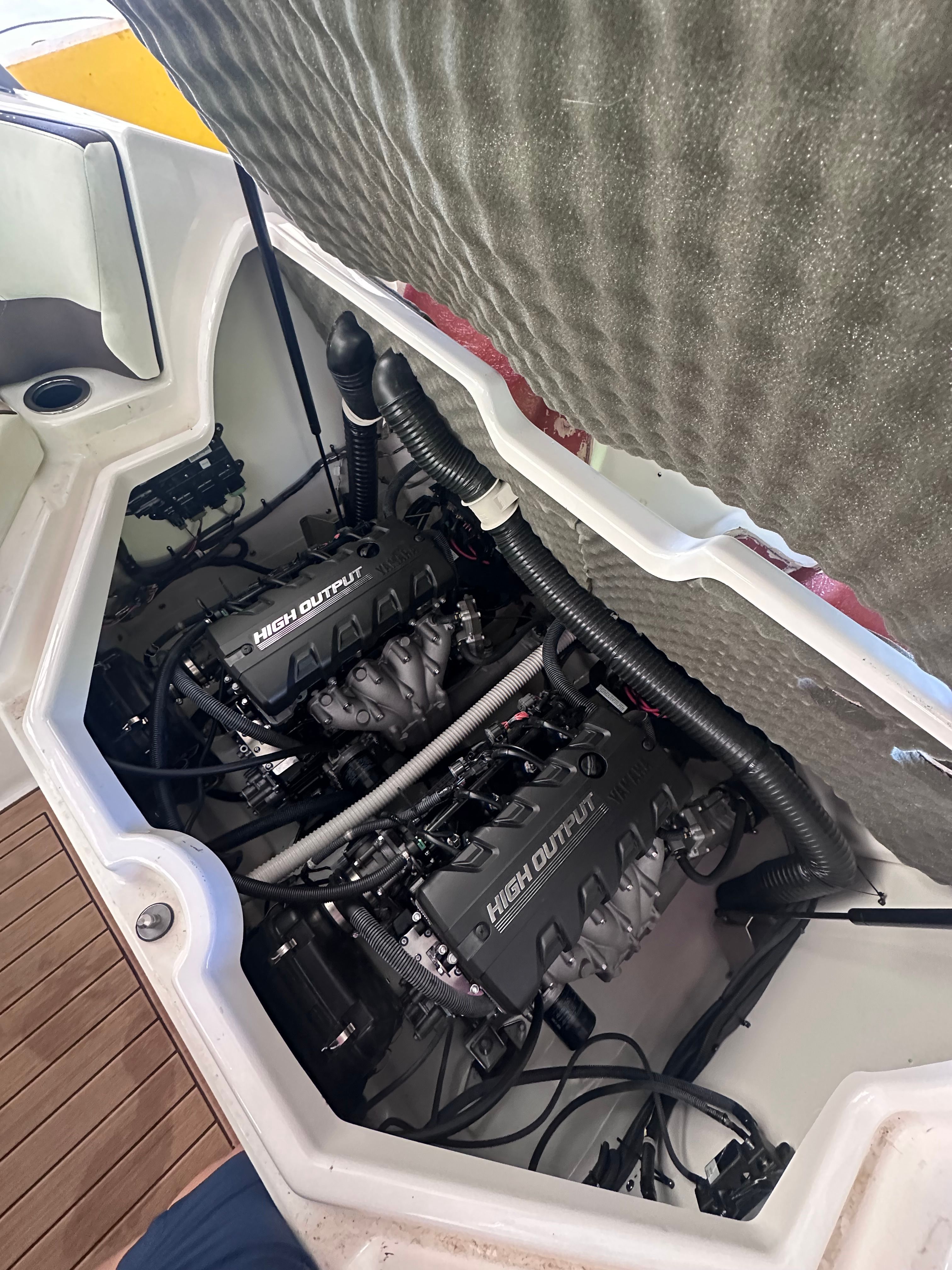 Yamaha 212SE 2020 engine compartment with high output engines.