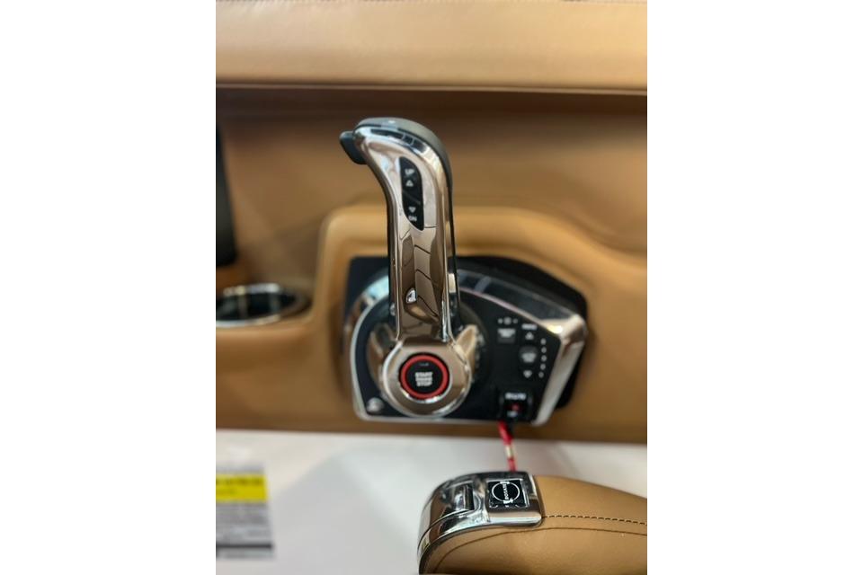 2025 Chaparral 247 SSX throttle control, featuring sleek design and modern technology.