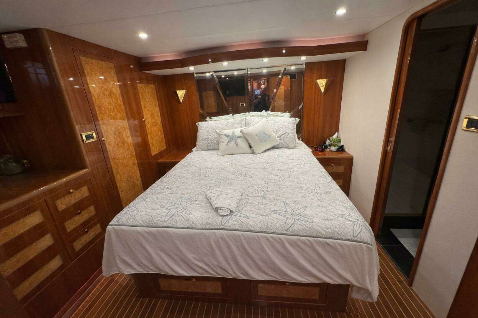 2004 Altima 55 Pilothouse - Image 38
