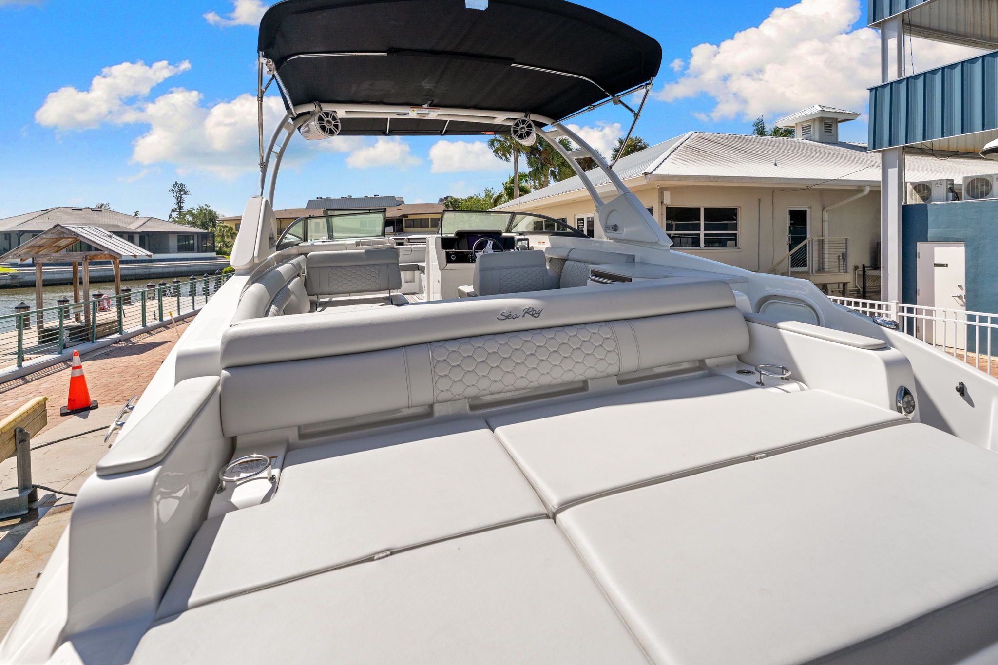 2023 Sea Ray SDX 290 Outboard - 40