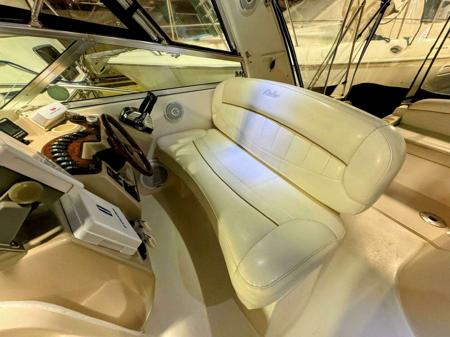 2002 Rinker 342 Fiesta Vee - Image 11